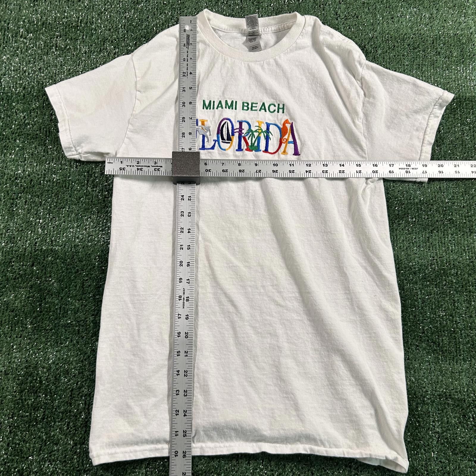 Gildan Gildan Miami Beach Florida graphic T-Shirt size small Size US S / EU 44-46 / 1 - 2 Thumbnail