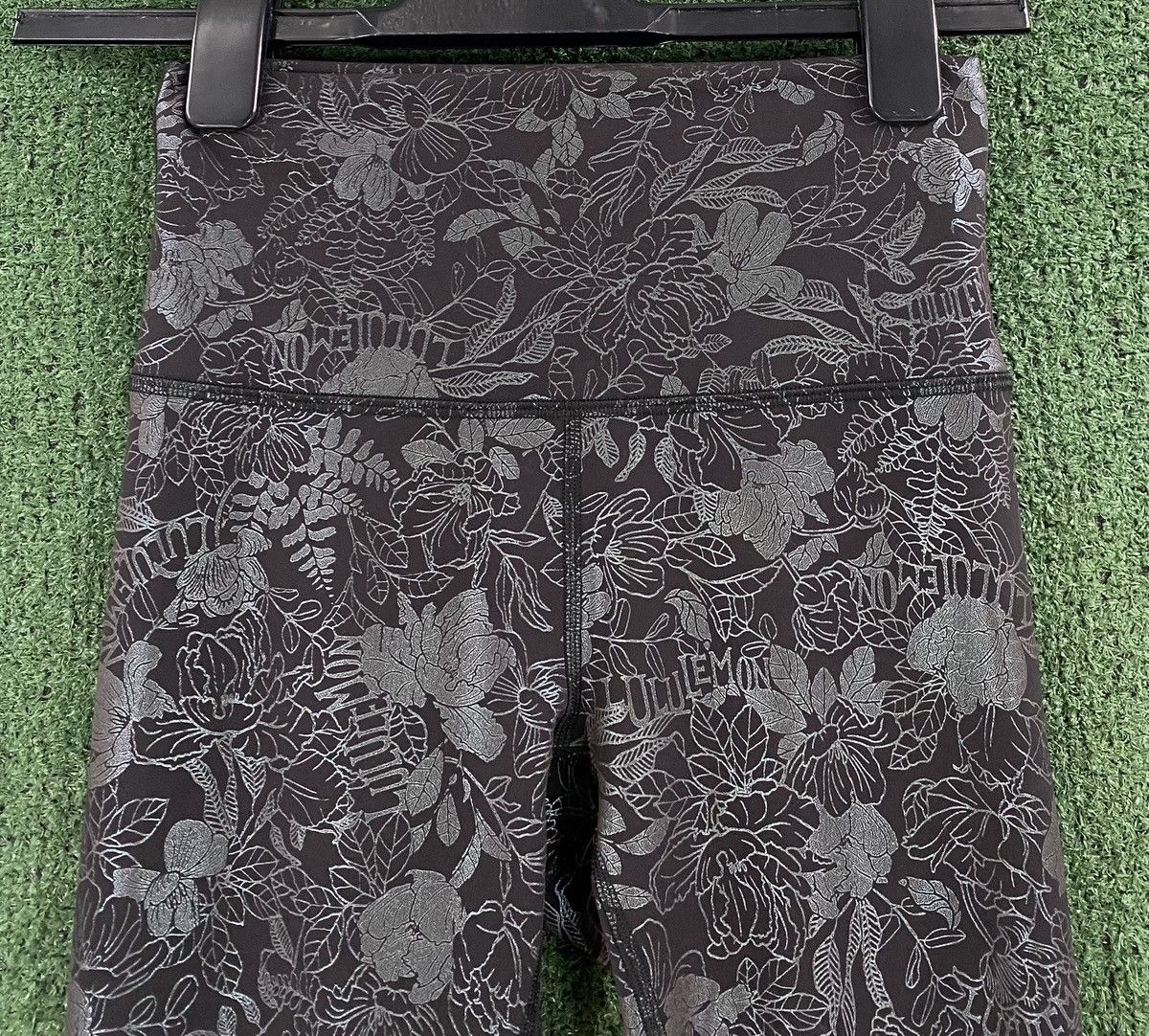 Lululemon Lululemon Wunder Train Flourish Iridescent Leggings Sz 4 Size 27" / US 4 / IT 40 - 2 Thumbnail