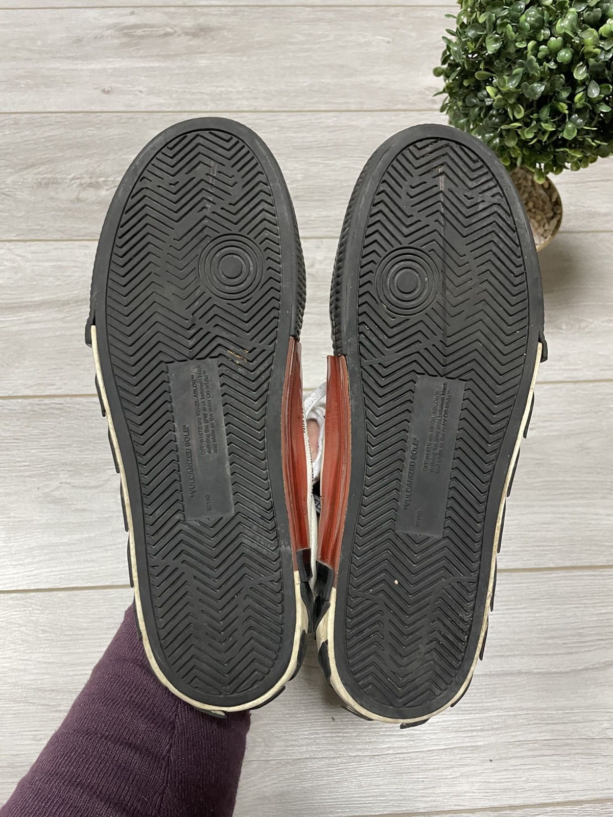 Off-White Off-White leather vulcanized arrows tape sneakers Size US 11 / EU 44 - 6 Thumbnail