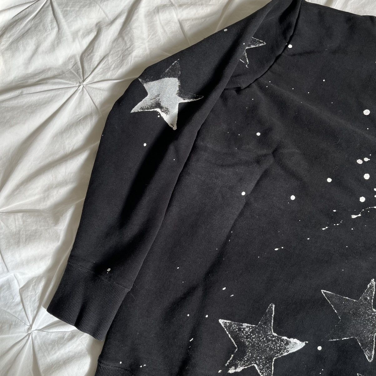 Acne Studios Acne Studios Bliss Merci Paw13 Star Paint Splattered Sweater Size US L / EU 52-54 / 3 - 14 Thumbnail