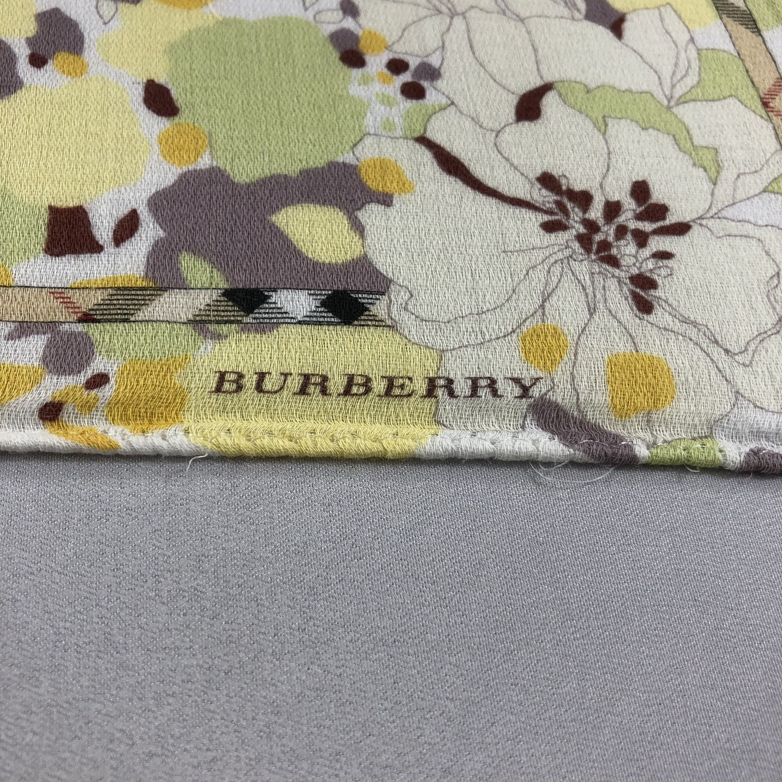 Burberry Burberry Handkerchief Neckerchief Bandana H1995 Size ONE SIZE - 4 Thumbnail