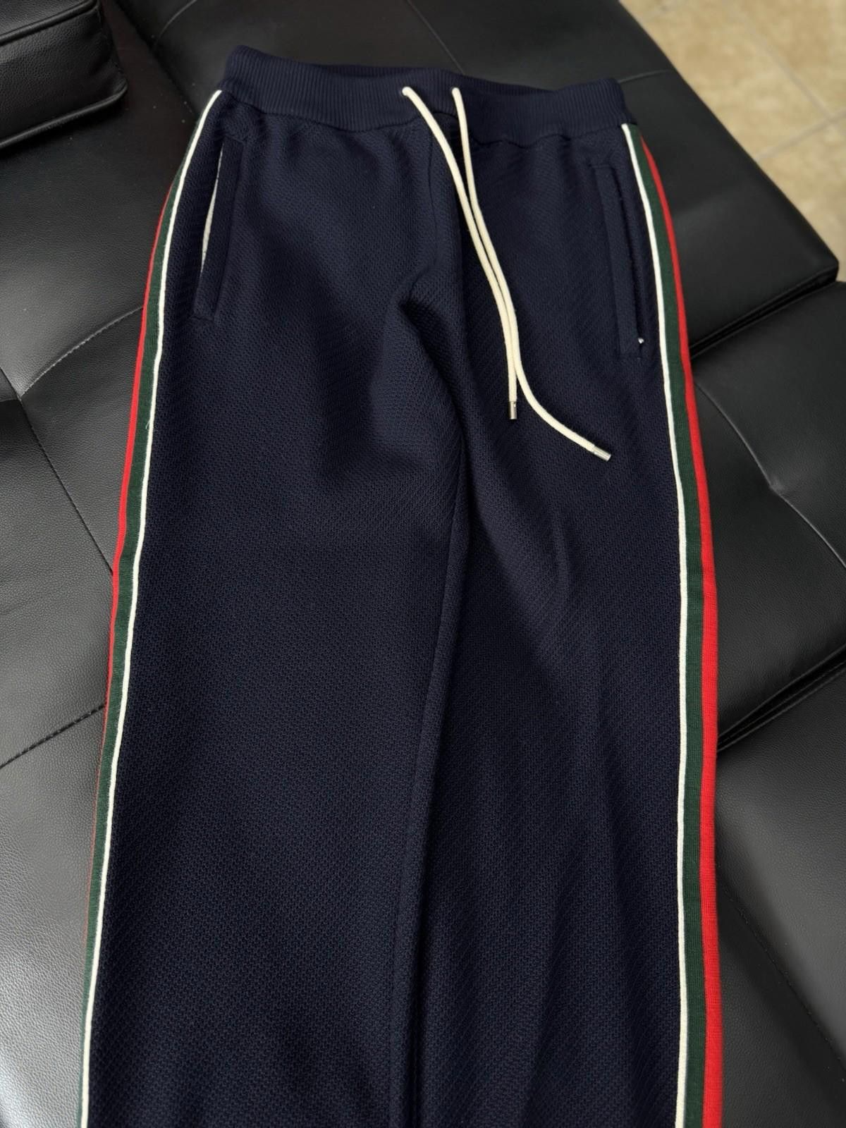 Gucci Authentic Gucci Logo Navy Joggers Wool (XS) $1200 Retail Size US 28 / EU 44 - 11 Thumbnail