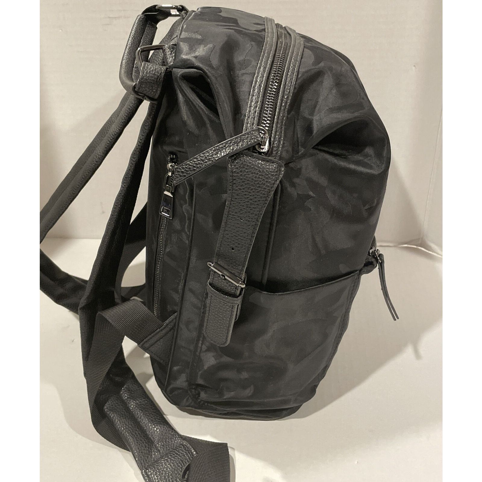 Other Tommy Bahama Camo Black Backpack Padded Size 26 - 4 Thumbnail