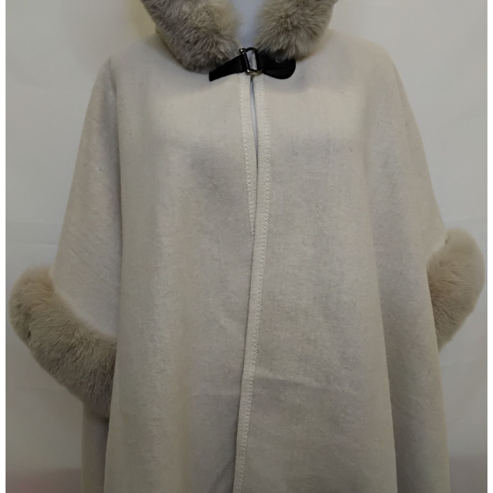 Rachel Zoe Rachel Zoe Poncho Women's One Size Beige/Ivory Faux Fur NWT Size L / US 10 / IT 46 - 5 Thumbnail