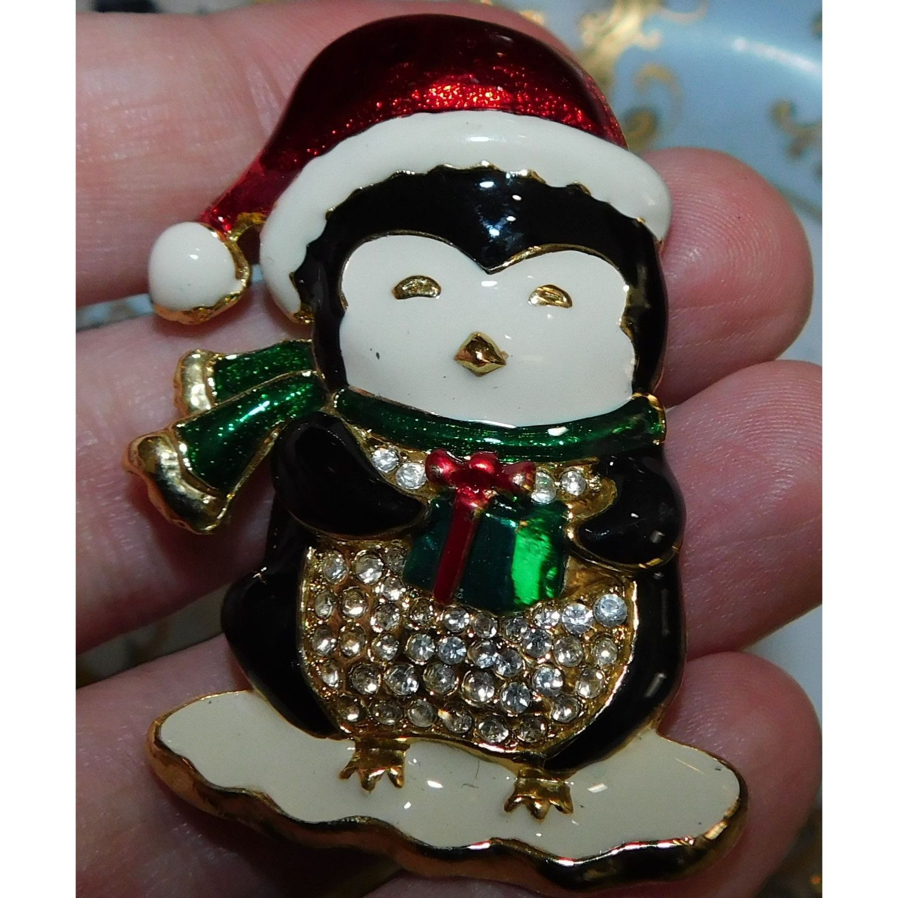 Other Vintage SFJ Christmas Penguin Holding Gift Brooch Size ONE SIZE - 1 Thumbnail