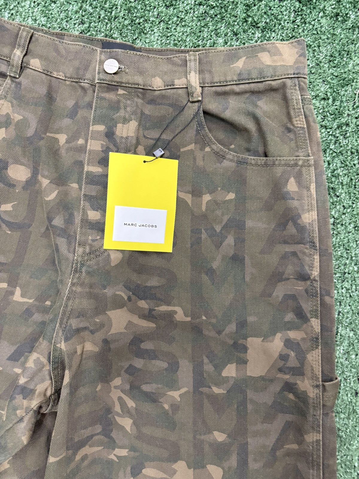 Marc Jacobs NWT Marc Jacobs Carpenter Pants Mens 30 Camo Monogram Wide Size US 30 / EU 46 - 2 Thumbnail