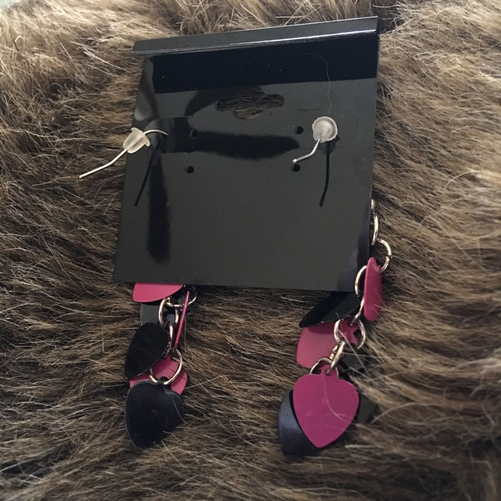 Jewelry Pink and black heart dangle fish hook earrings Size ONE SIZE - 3 Thumbnail