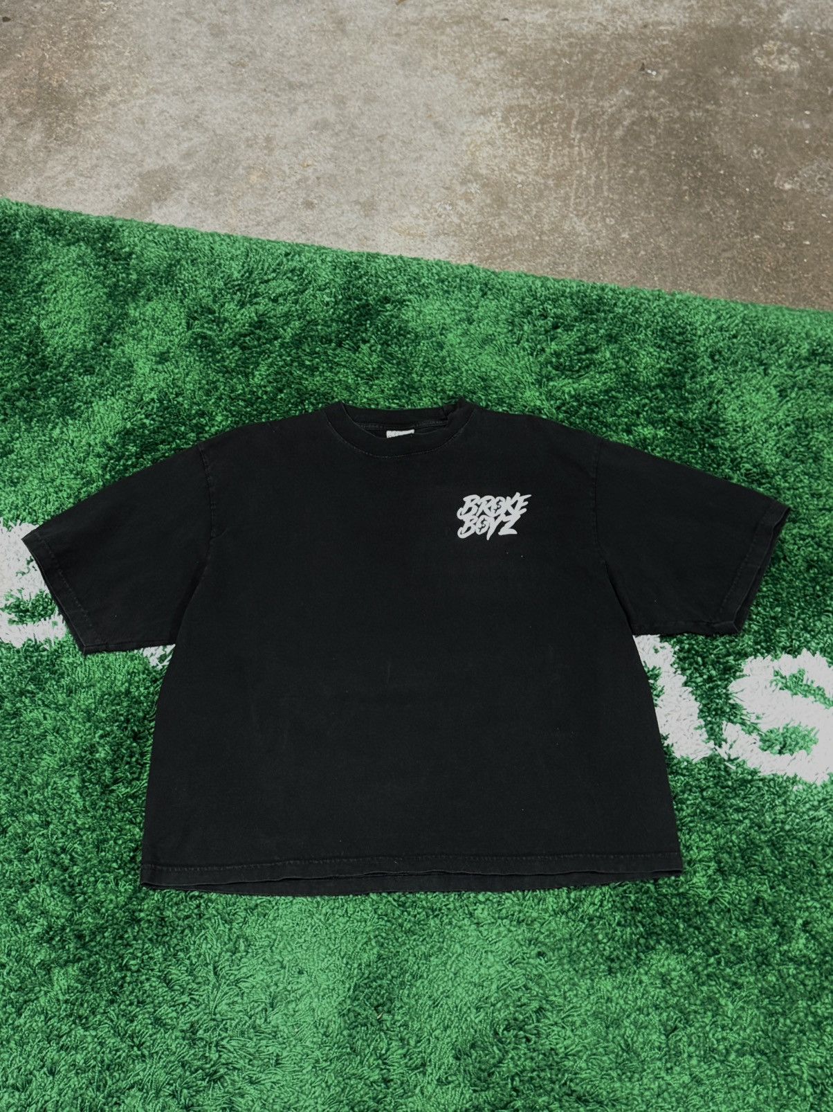 Vintage Shaka Wear Drop Sleeve Heavyweight Logo Broke Boys Tee Size US M / EU 48-50 / 2 - 1 Thumbnail