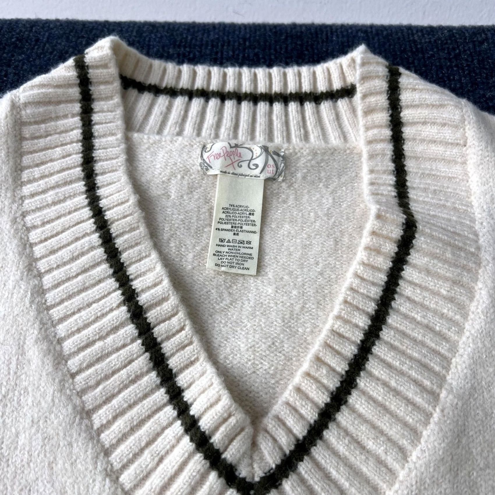 Free People VINTAGE Free People Sweater Vest Womens One Size Ivory V Neck Tie Sides Tassel Knit Size ONE SIZE - 5 Thumbnail