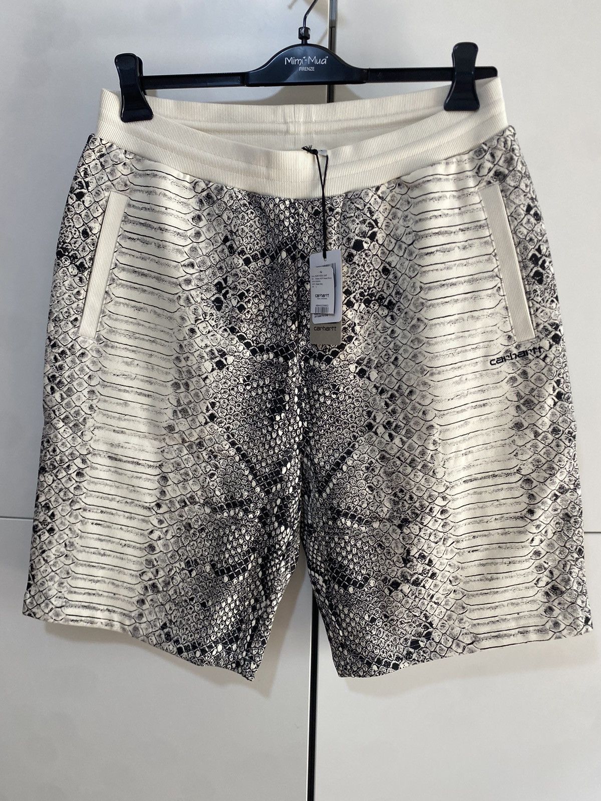 Carhartt Wip Carhartt Wip Year of the Snake Drop Japan Size L Shorts Size US 40 / EU 56 - 1 Thumbnail