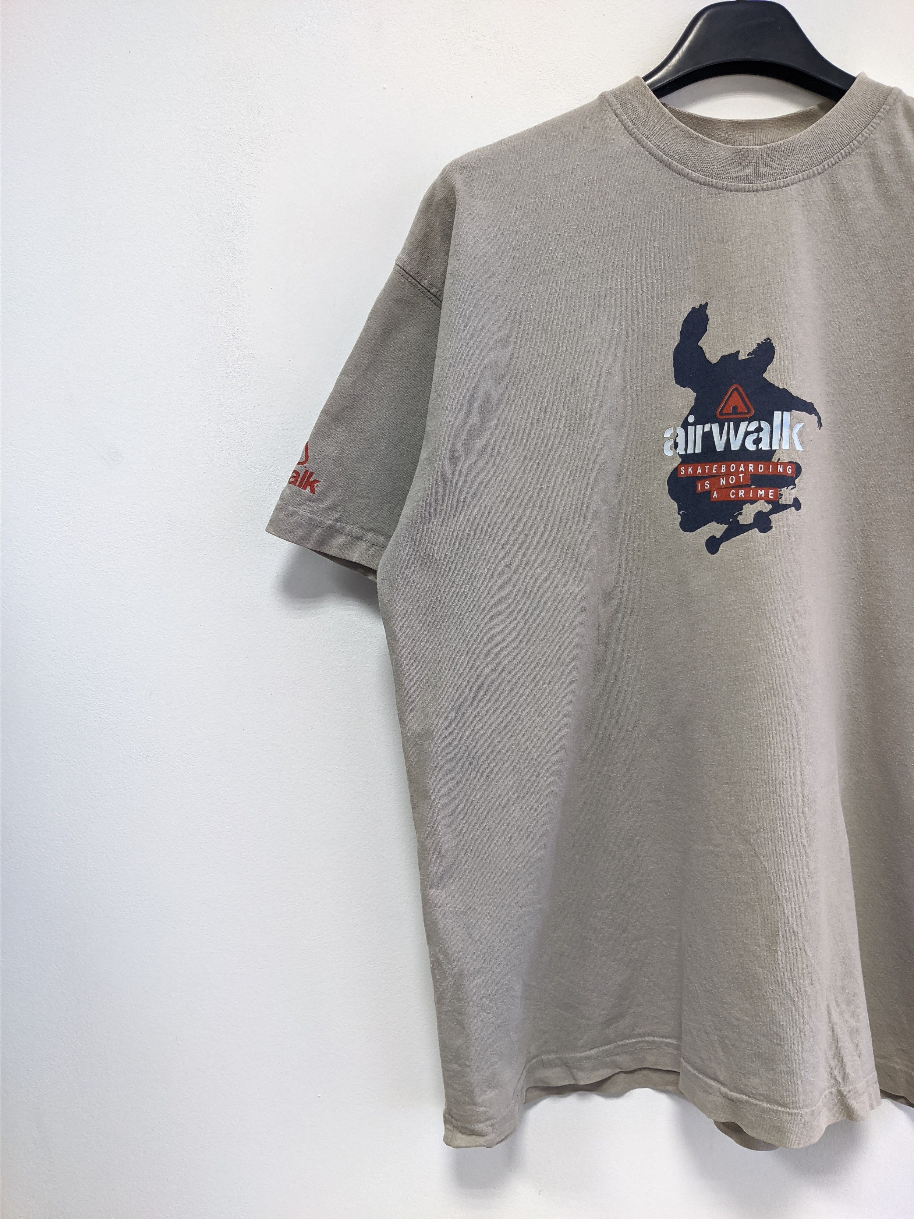 Vintage vintage sk8 y2k tshirt skateboarding airwalk printed Size US M / EU 48-50 / 2 - 3 Thumbnail