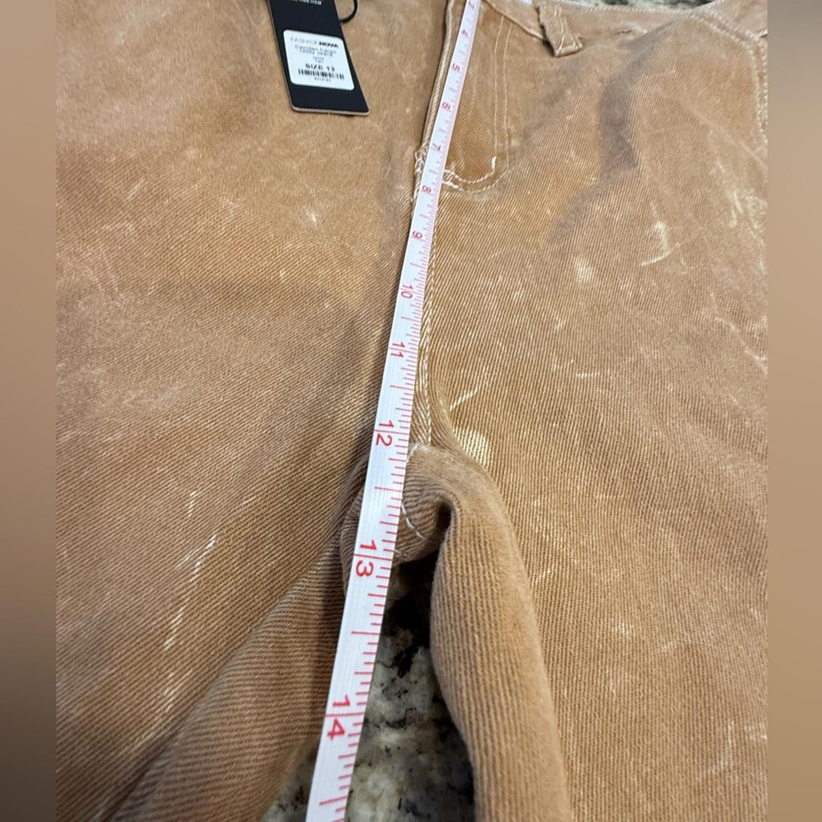 Fashion Nova Fashion Nova khaki tan cargo pants funky streetwear SZ 13 Size 30" / US 8 / IT 44 - 10 Thumbnail