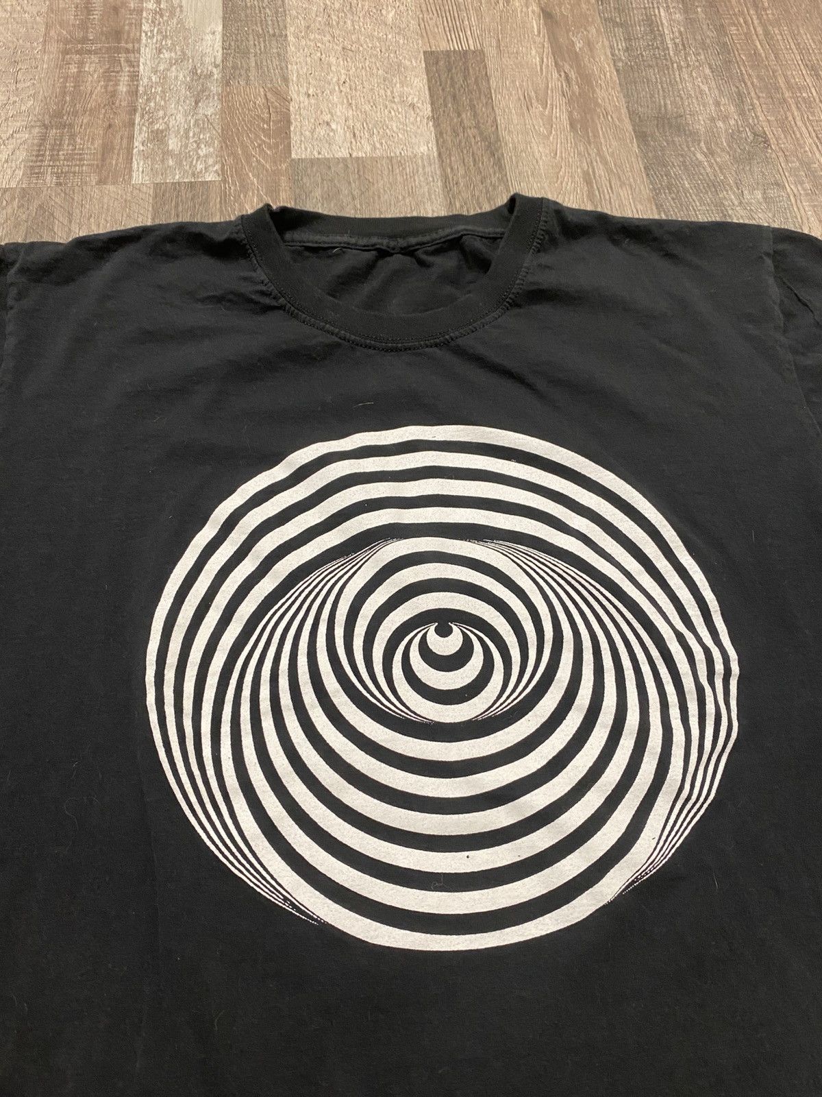 Vintage Vintage Black Optical Illusion 3D Circle Vertigo Tee Y2K Size US S / EU 44-46 / 1 - 2 Thumbnail