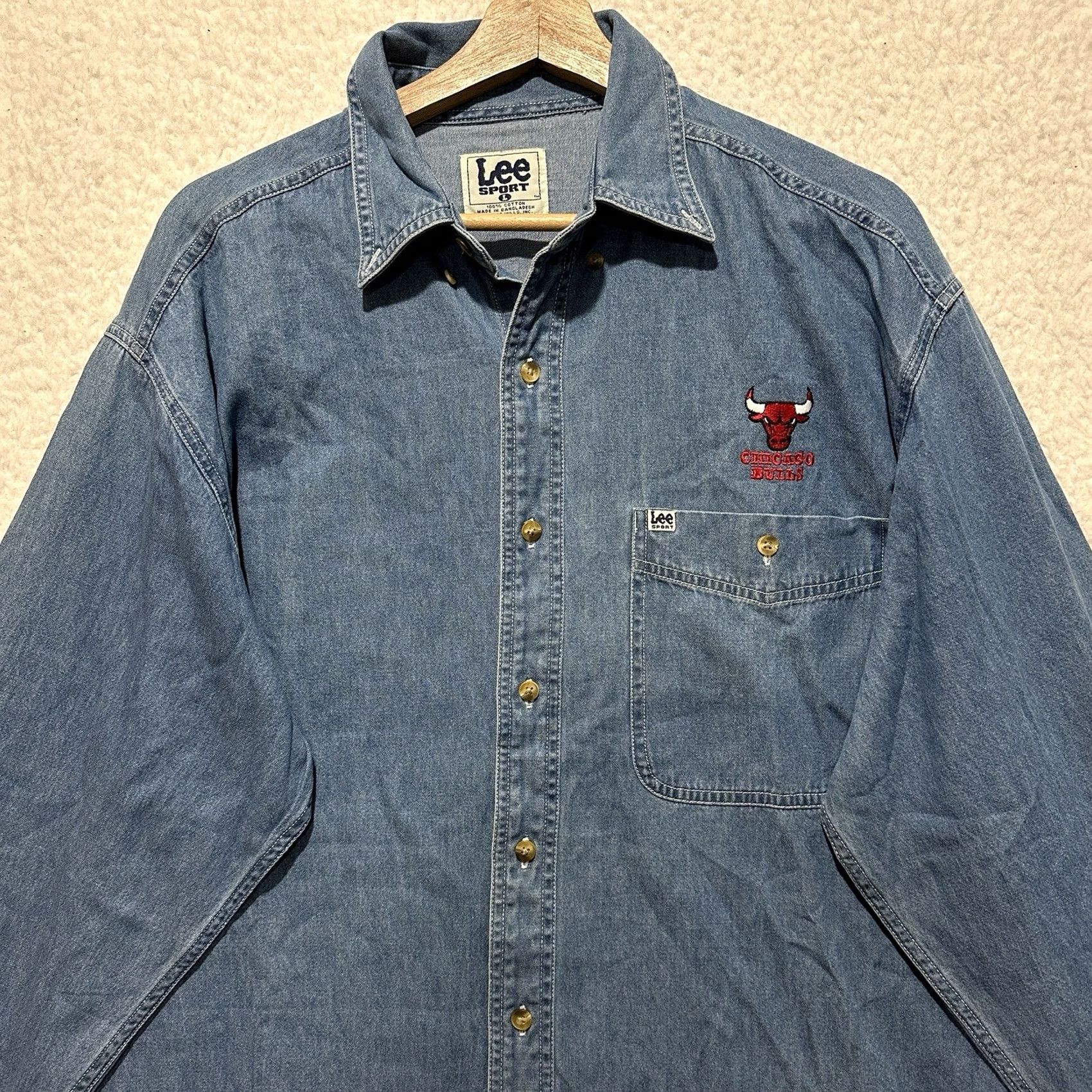 Lee VINTAGE Lee Sport Denim Button-Down Shirt Chicago Bulls Long Sleeve Sz L Men Blue Cotton 90s Sports Embroidered Pocket Regular Shirt Size US L / EU 52-54 / 3 - 5 Thumbnail