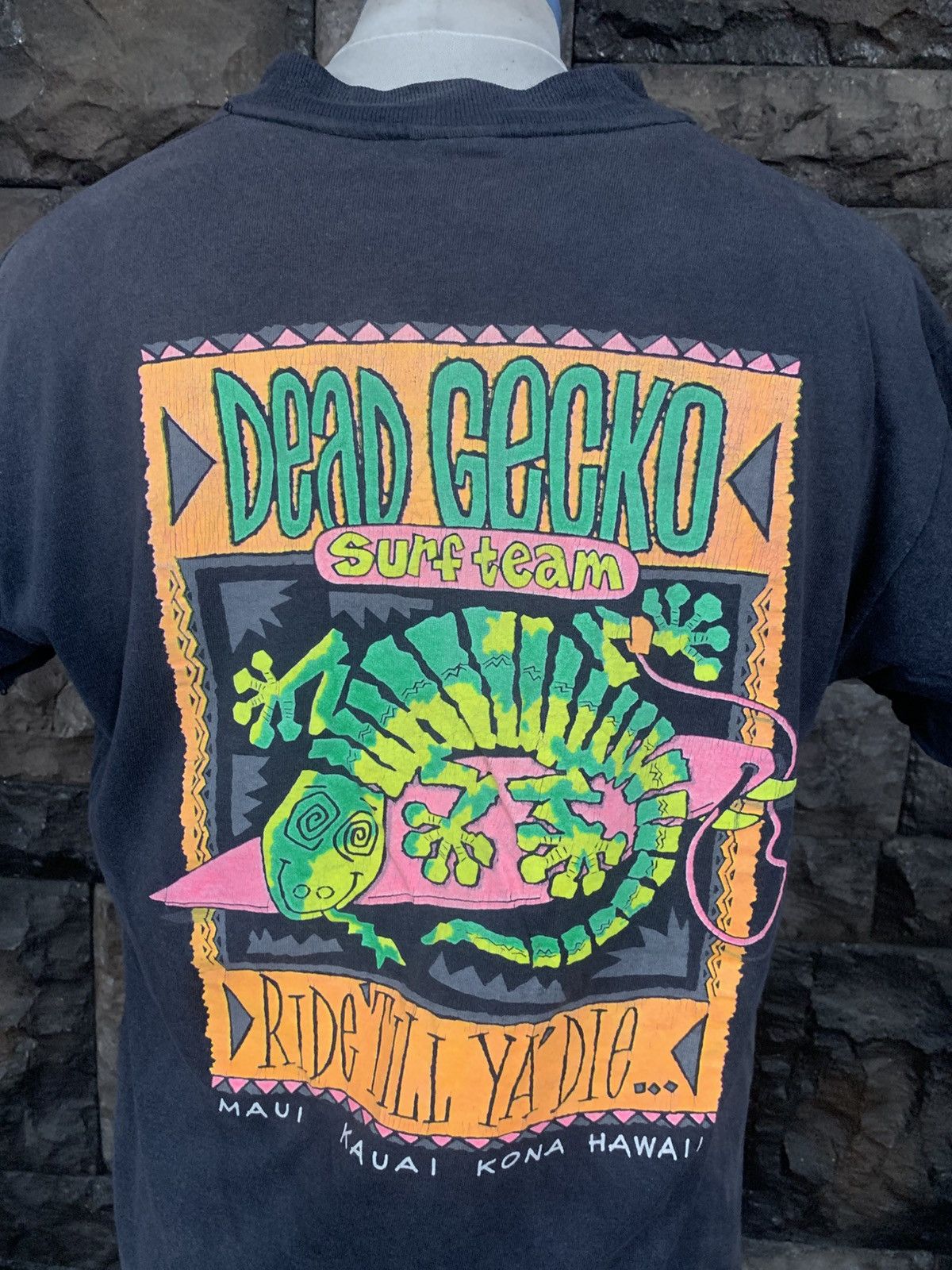 Vintage Vintage 80s Dead Gecko Surf Team Hawaii T shirt Size US M / EU 48-50 / 2 - 1 Thumbnail