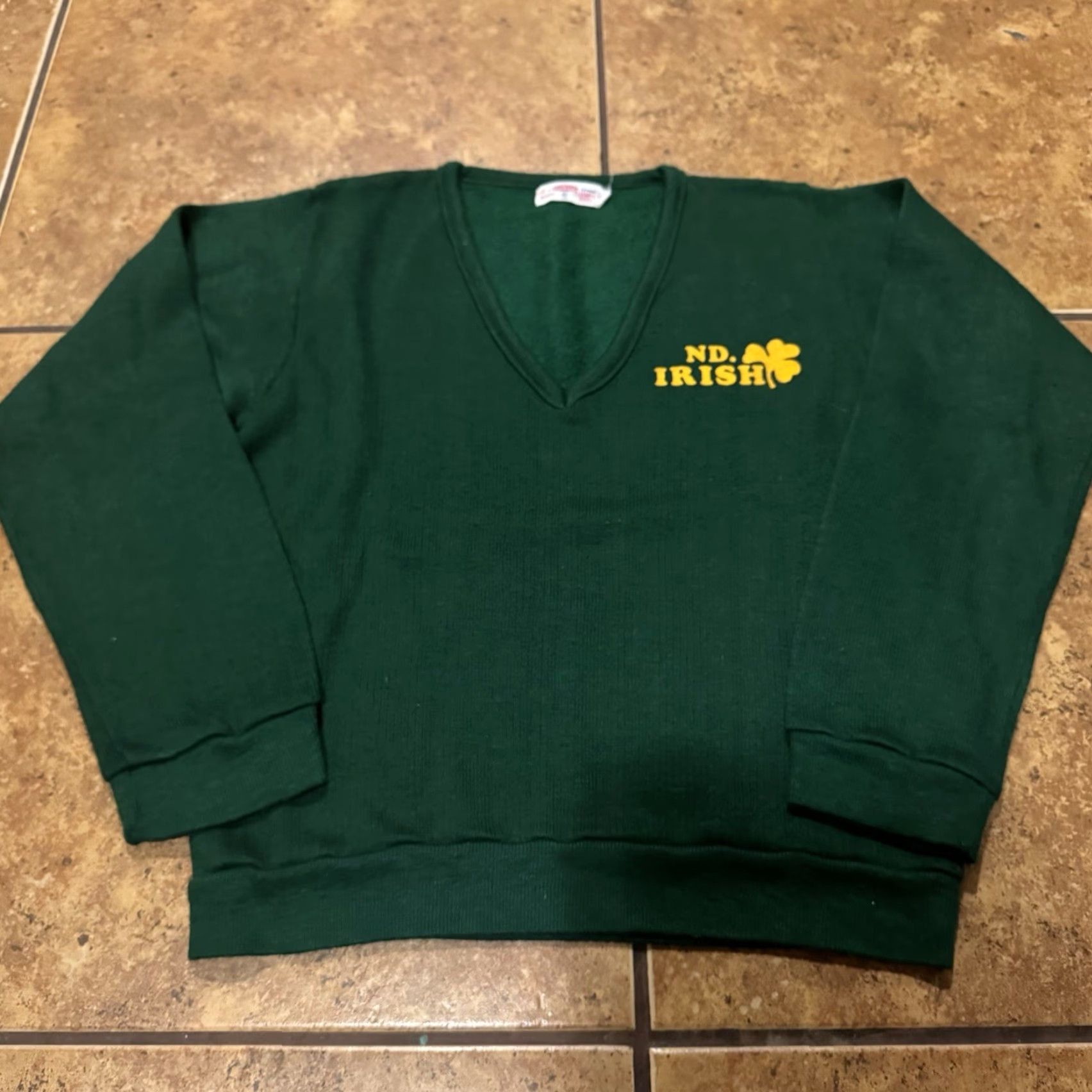 Champion VTG 60s Champion V Neck Sweater NOTRE DAME IRISH Fighting Kellys Small Green Men Size US M / EU 48-50 / 2 - 2 Thumbnail