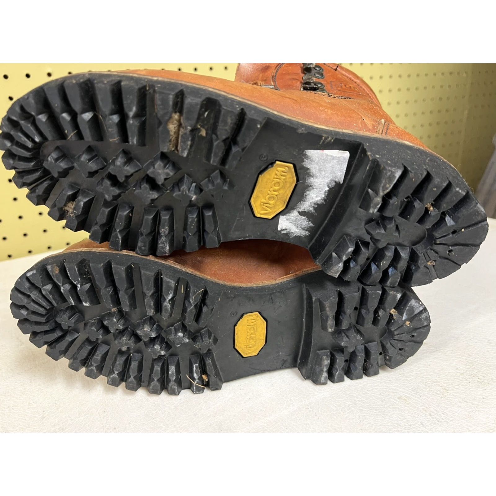 Vibram VINTAGE Dunham Men’s Tyrolean Hiking Boot Boots Vibram Sole Brown Leather Lace Up 7 Mens 70s Outdoors Hiking boot Size US 7 / EU 40 - 6 Thumbnail