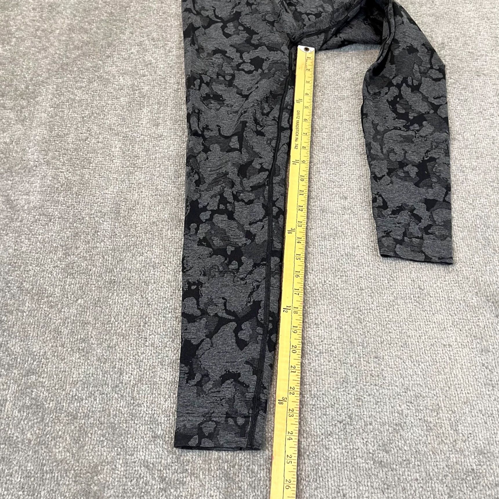 Gymshark Gymshark Leggings Womens XL 25" Gray Camo Athletic Workout Gym Lifting Size 40" / US 18 - 6 Thumbnail