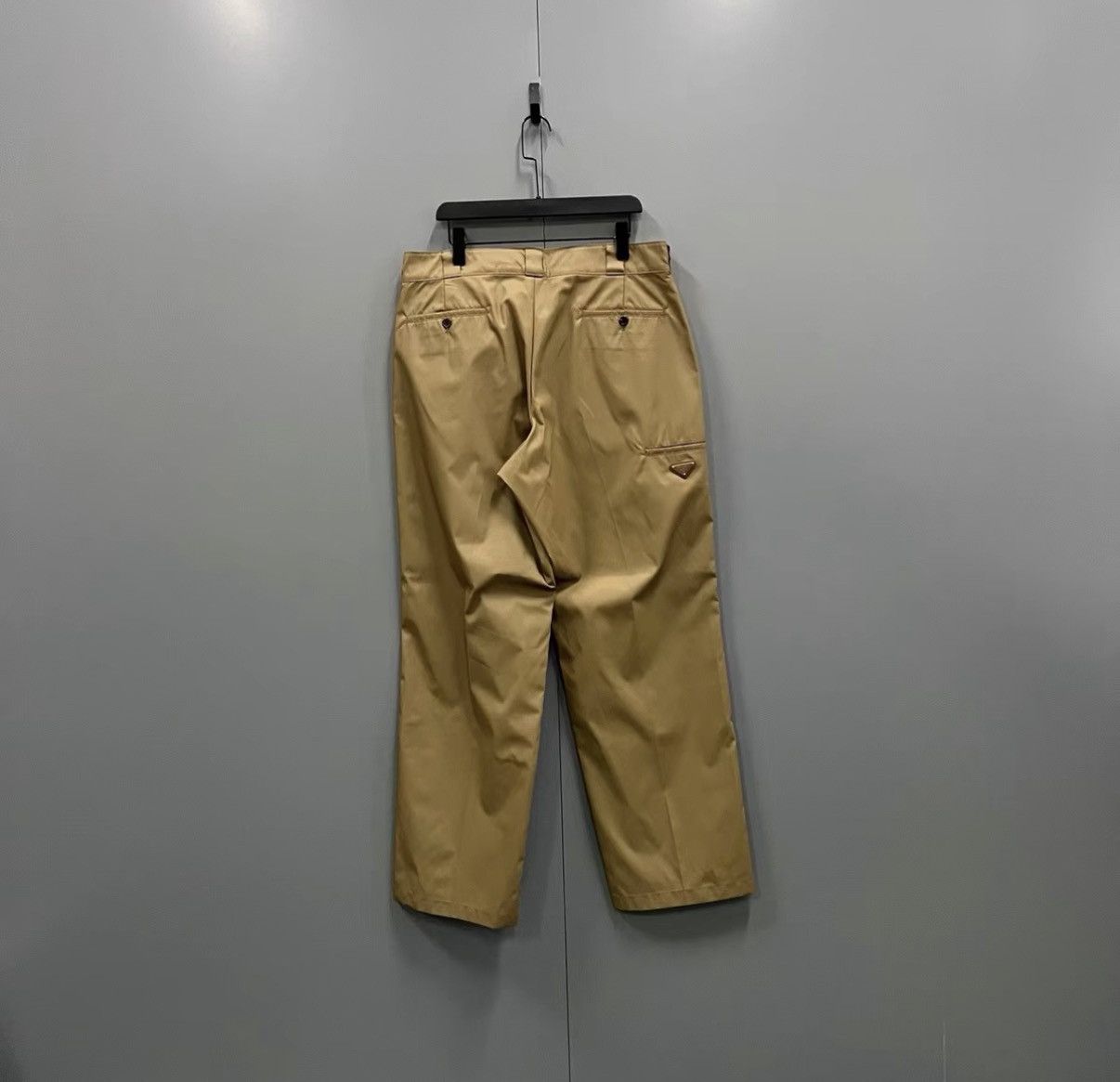 Prada Prada Khaki Triangle Logo Straight-leg Pants J41 Size US 36 / EU 52 - 2 Thumbnail