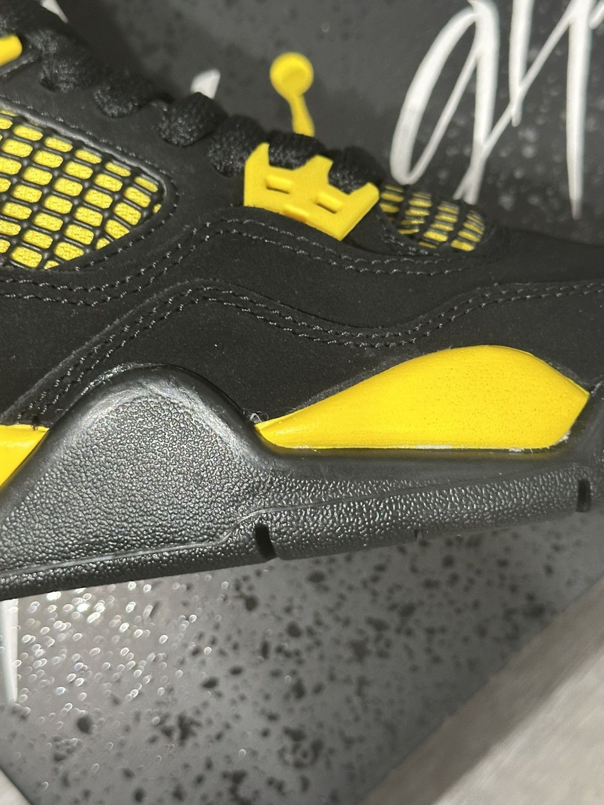 Jordan Brand Air Jordan 4 Retro GS ‘Thunder’ 2023 Size US 5 / IT 35 - 7 Thumbnail