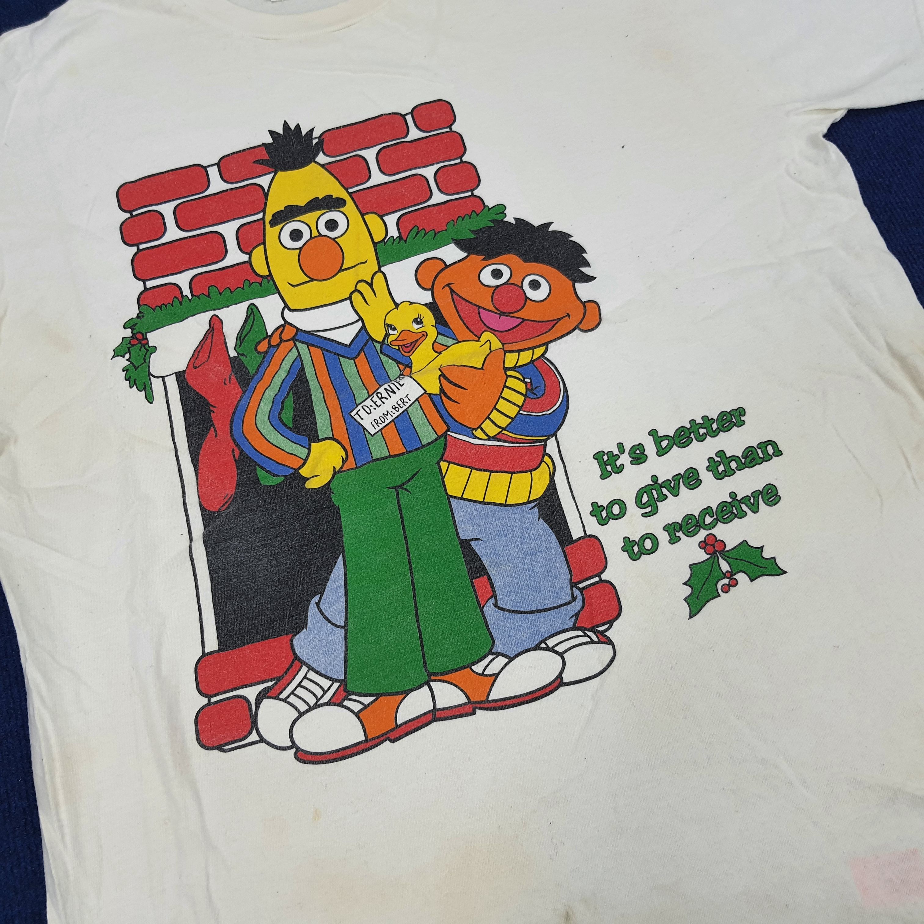 Vintage Vintage Sasame Street Ernie and Bert Christmas T-shirt Size US XL / EU 56 / 4 - 2 Thumbnail