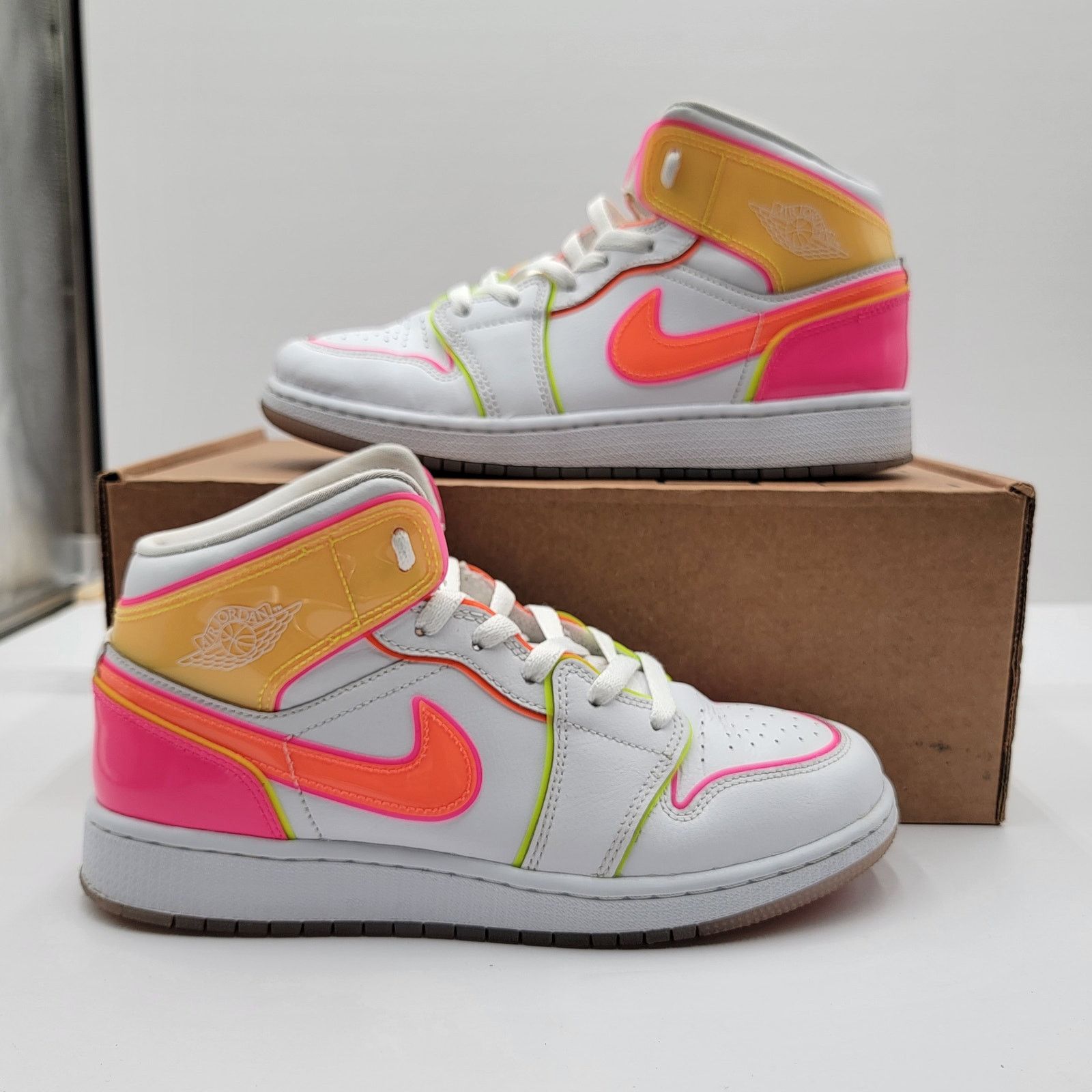 Nike Nike Air Jordan 1 Mid SE GS 'Edge Glow' Sz 6.5Y/8W CV4611100 Size US 8 / IT 38 - 1 Thumbnail