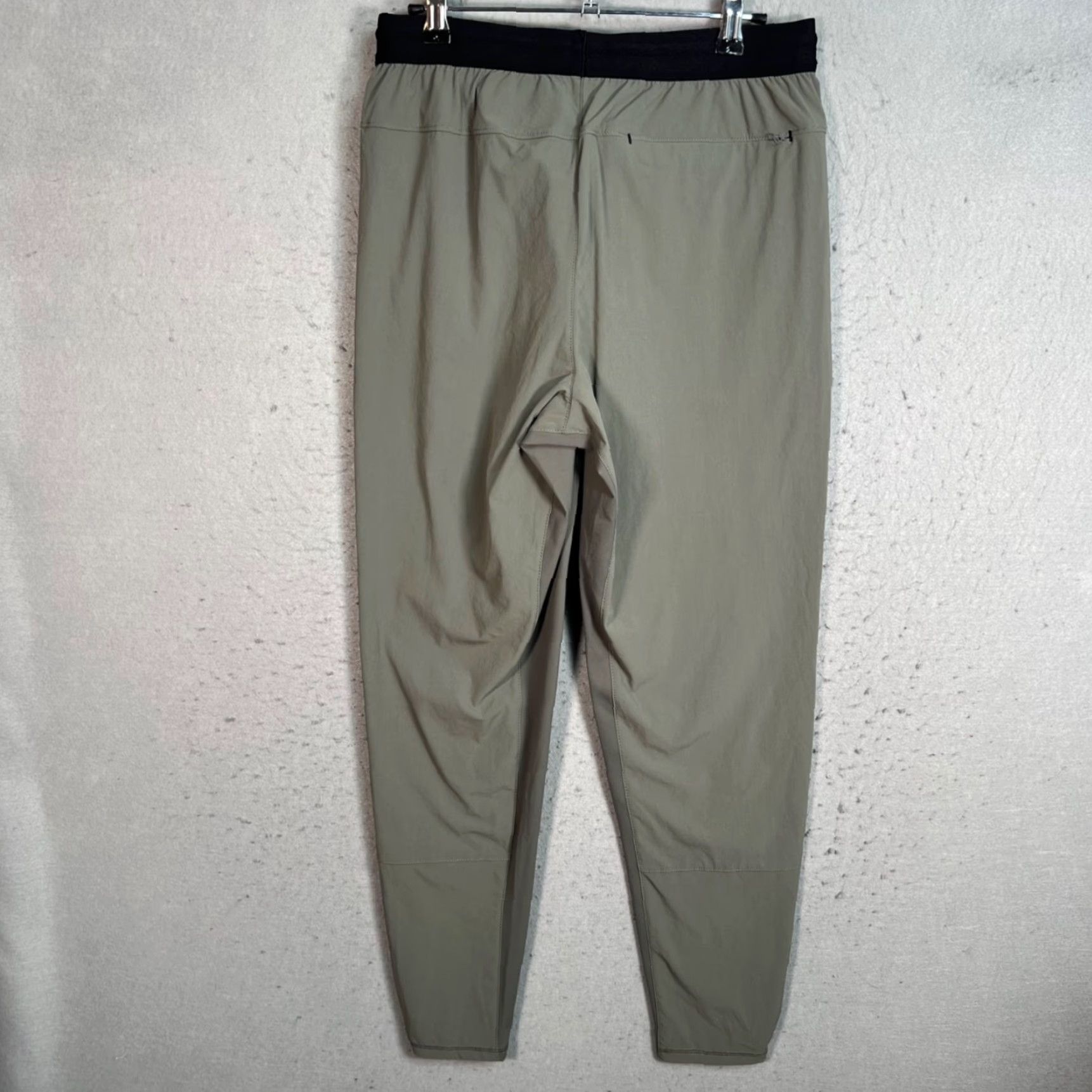 Everlane Everlane Womens E3 Jogger Pants 29 x 28 Olive Green Nylon Recycled Front Flat Front High Rise Tapered Regular Size 29" - 2 Thumbnail