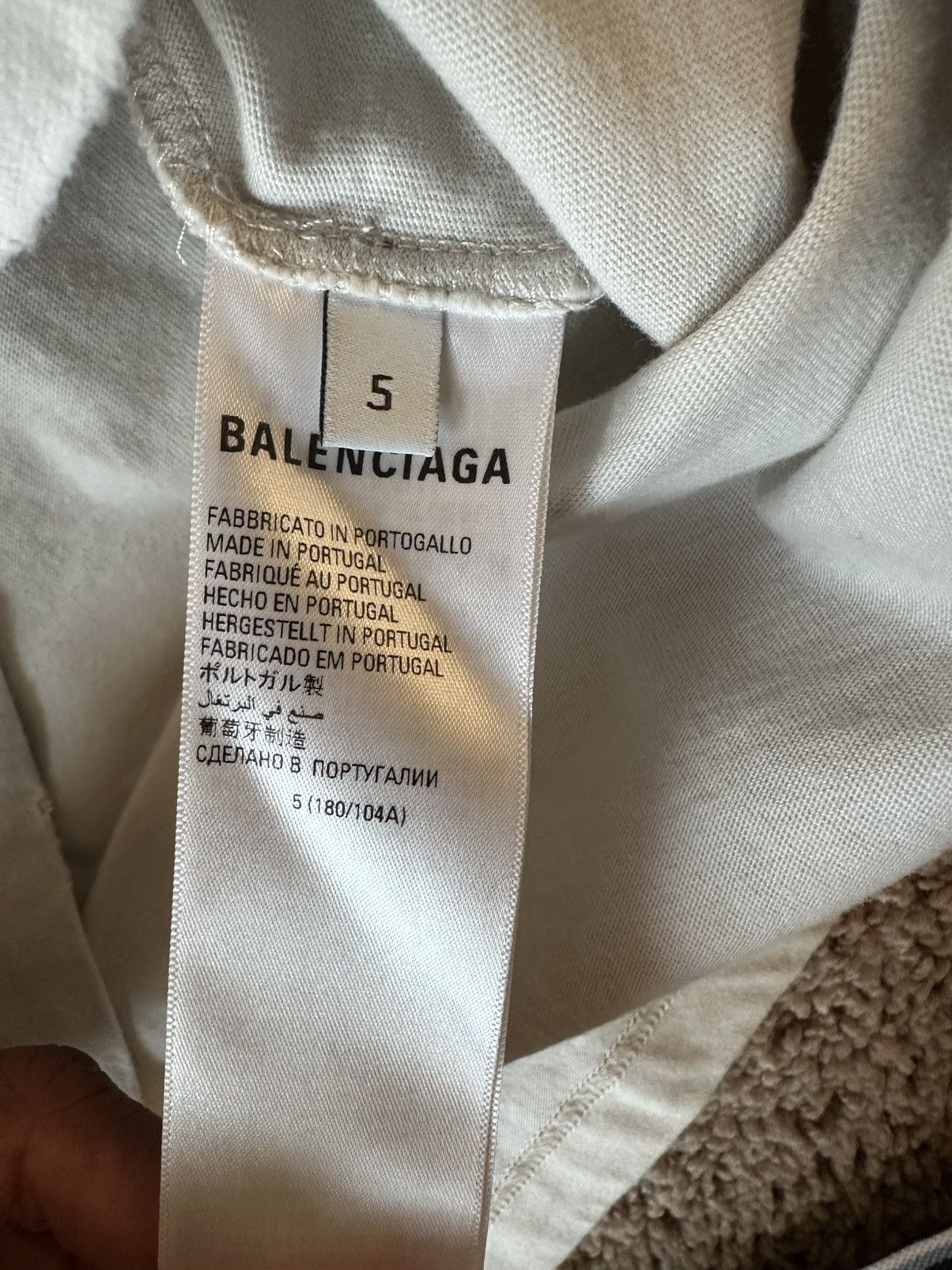 Balenciaga Balenciaga “Be Different” Tee Size US XXL / EU 58 / 5 - 3 Thumbnail