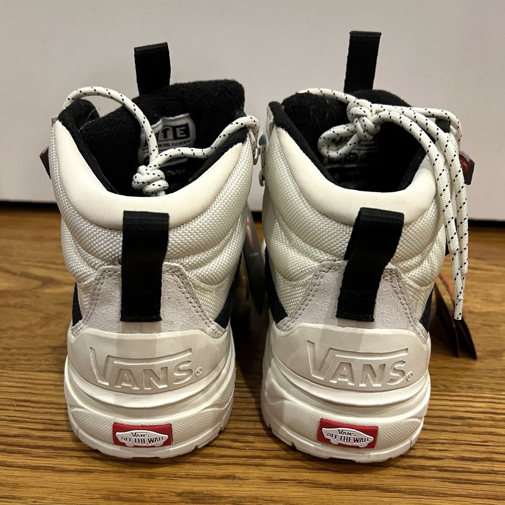 Vans VANS UltraRange EXO HI Gore-Tex MTE-2 Marshmallow Women US 7.5 Sneakers Outdoor Colorful Logo Size US 7.5 / IT 37.5 - 4 Thumbnail