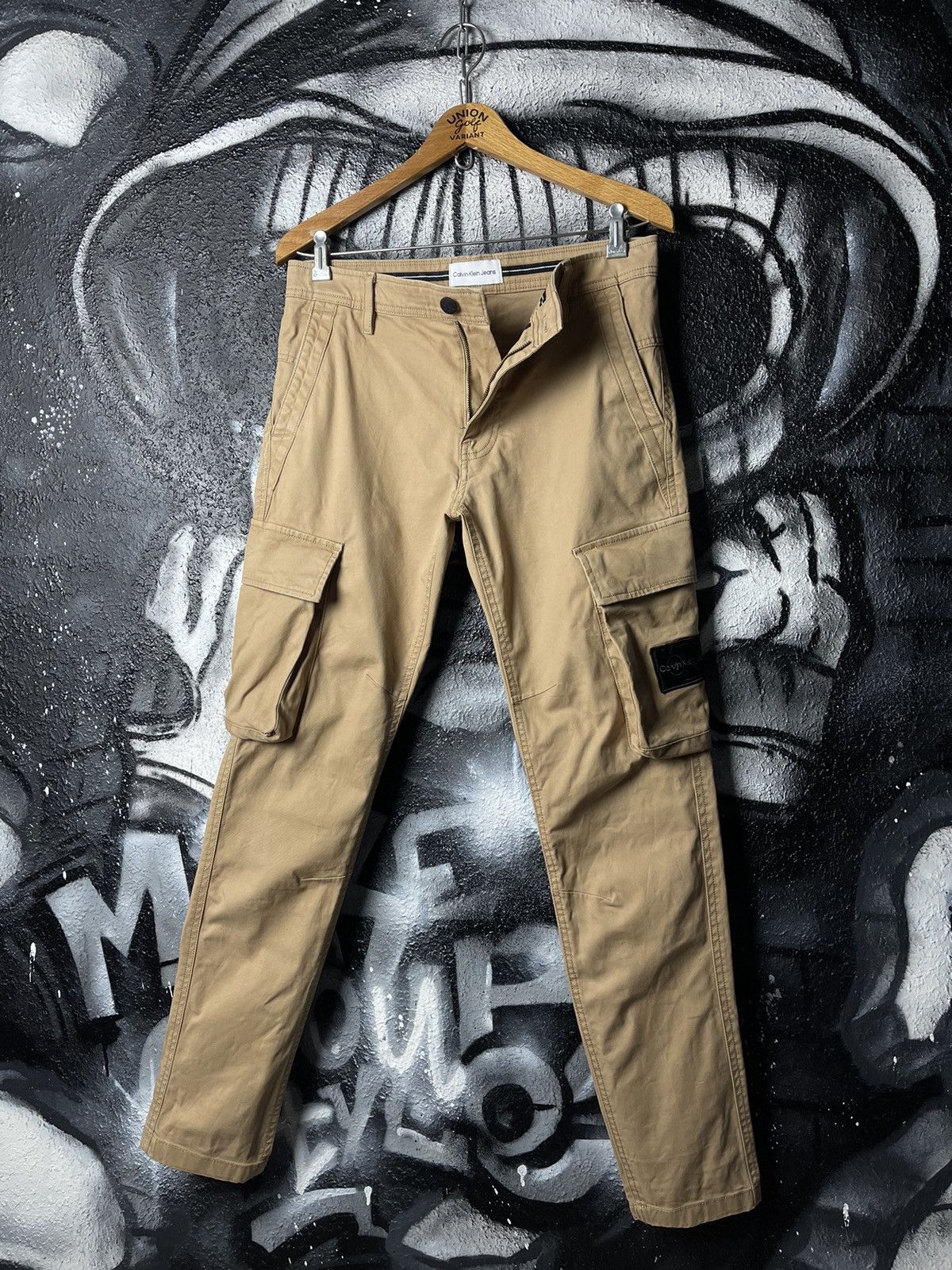 Calvin Klein Calvin Klein Skinny Fit Patch Logo Cargo Pants Size W30 Size US 30 / EU 46 - 1 Thumbnail