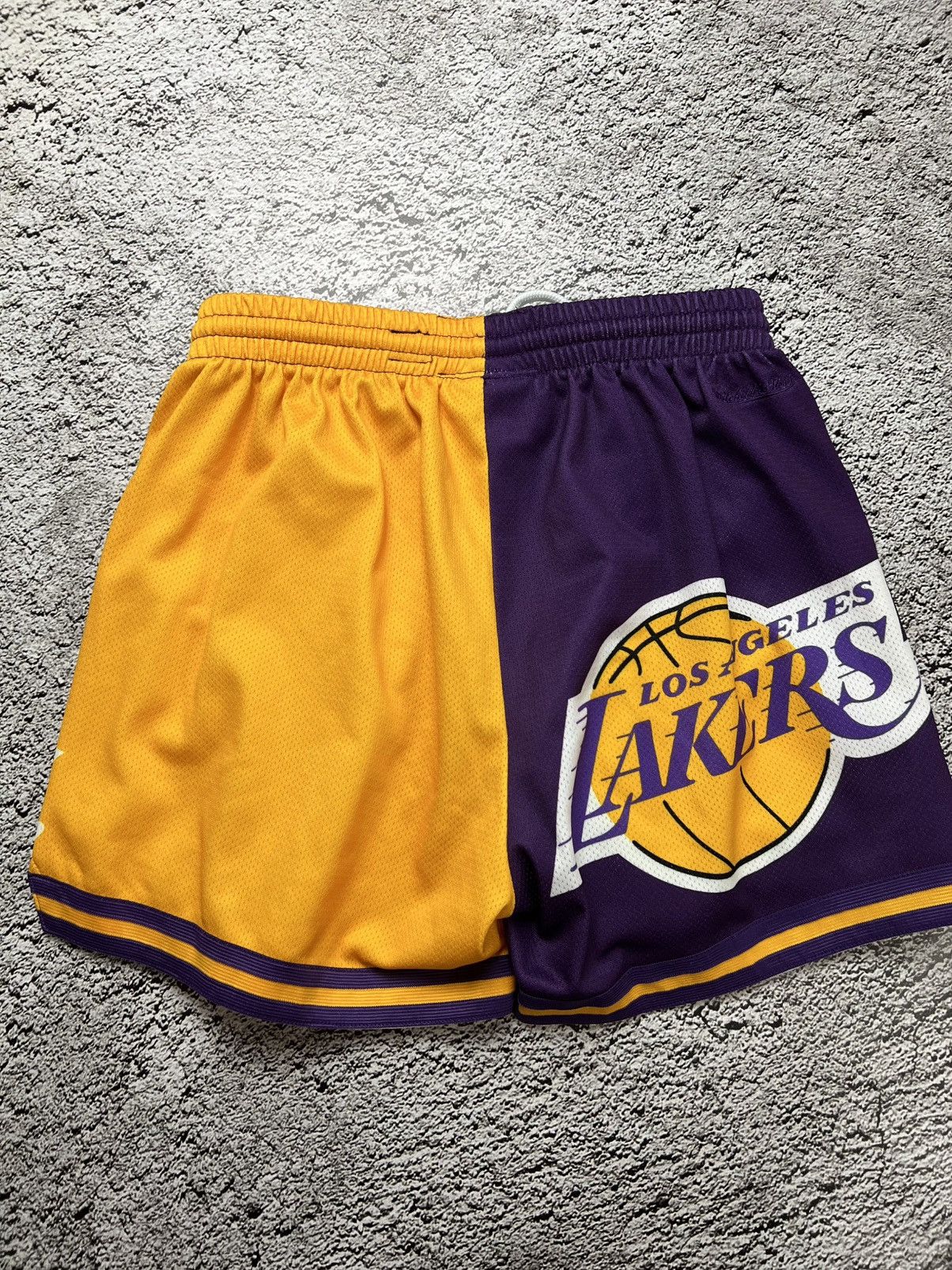 Mitchell & Ness Los Angeles Lakers NBA mitchell & ness overprinted shorts Size US 30 / EU 46 - 5 Thumbnail