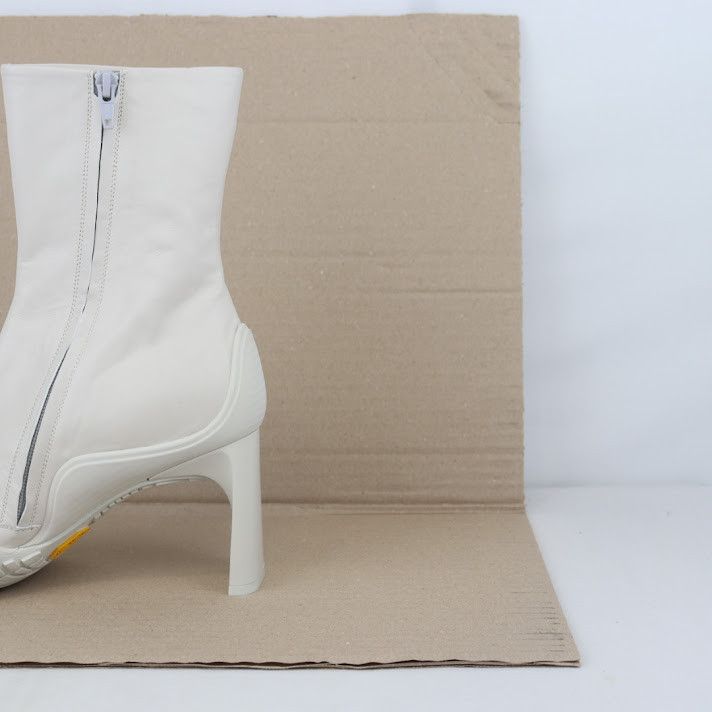 Balenciaga o1rshd1 Soft Leather Heeled Toe Boots in Chalky White Size US 8 / IT 38 - 4 Thumbnail