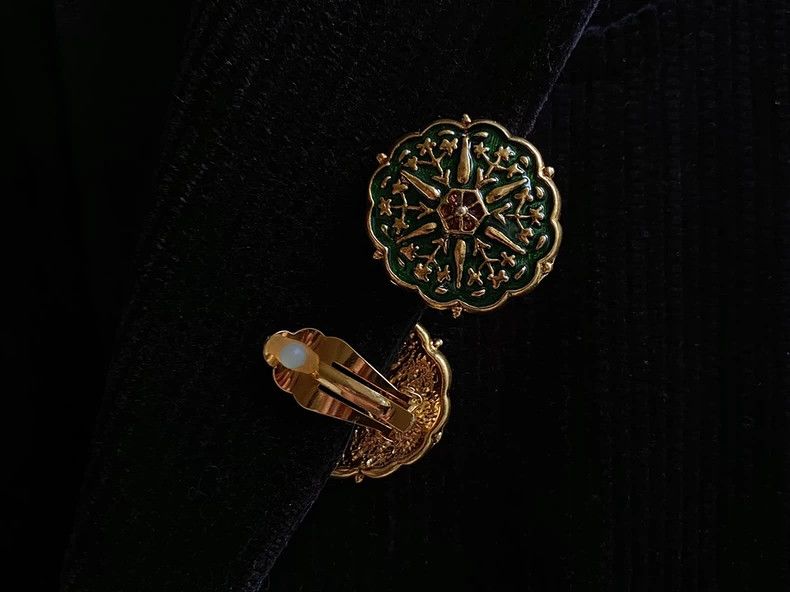Kenzo KENZO Gilded relief ear clip Size ONE SIZE - 2 Thumbnail