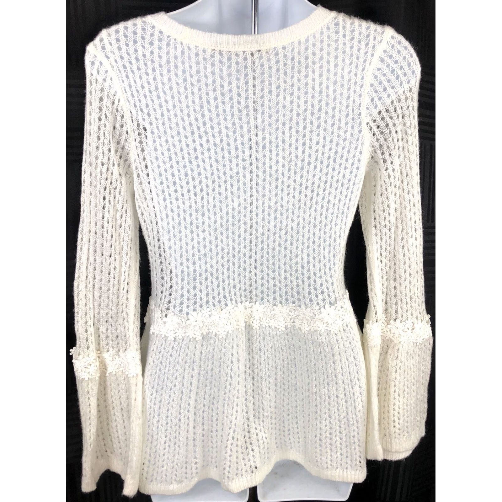 Lauren Conrad LC Crochet Top XS Ivory Flare LongSleeve Flower appliqué Fairy Romantic coquette Size XS / US 0-2 / IT 36-38 - 4 Thumbnail
