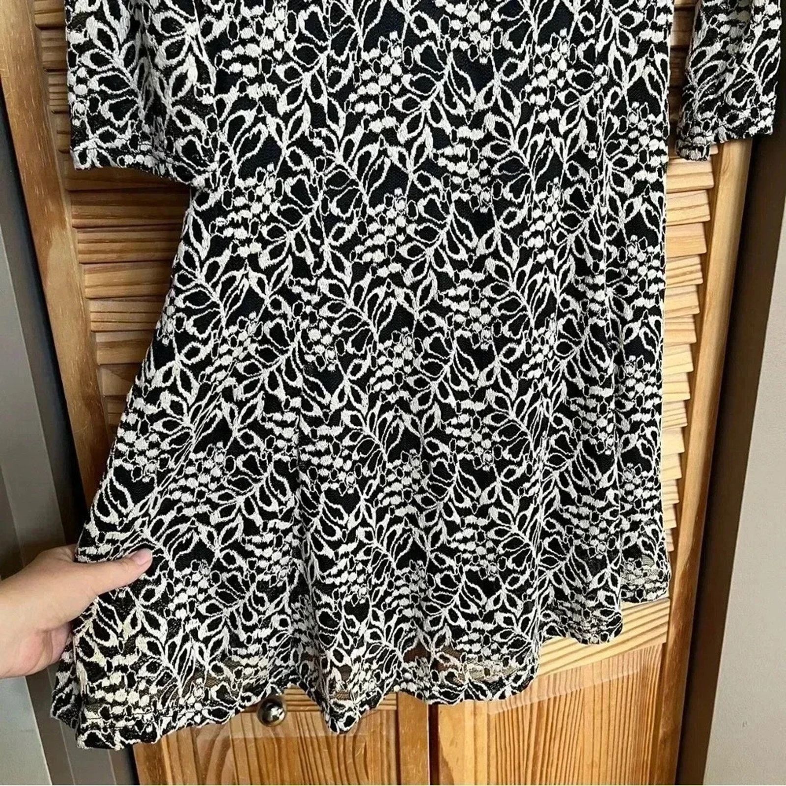 Other Young Threads Black Cream Floral Lace Dress NWT Size M Size M / US 6-8 / IT 42-44 - 3 Thumbnail