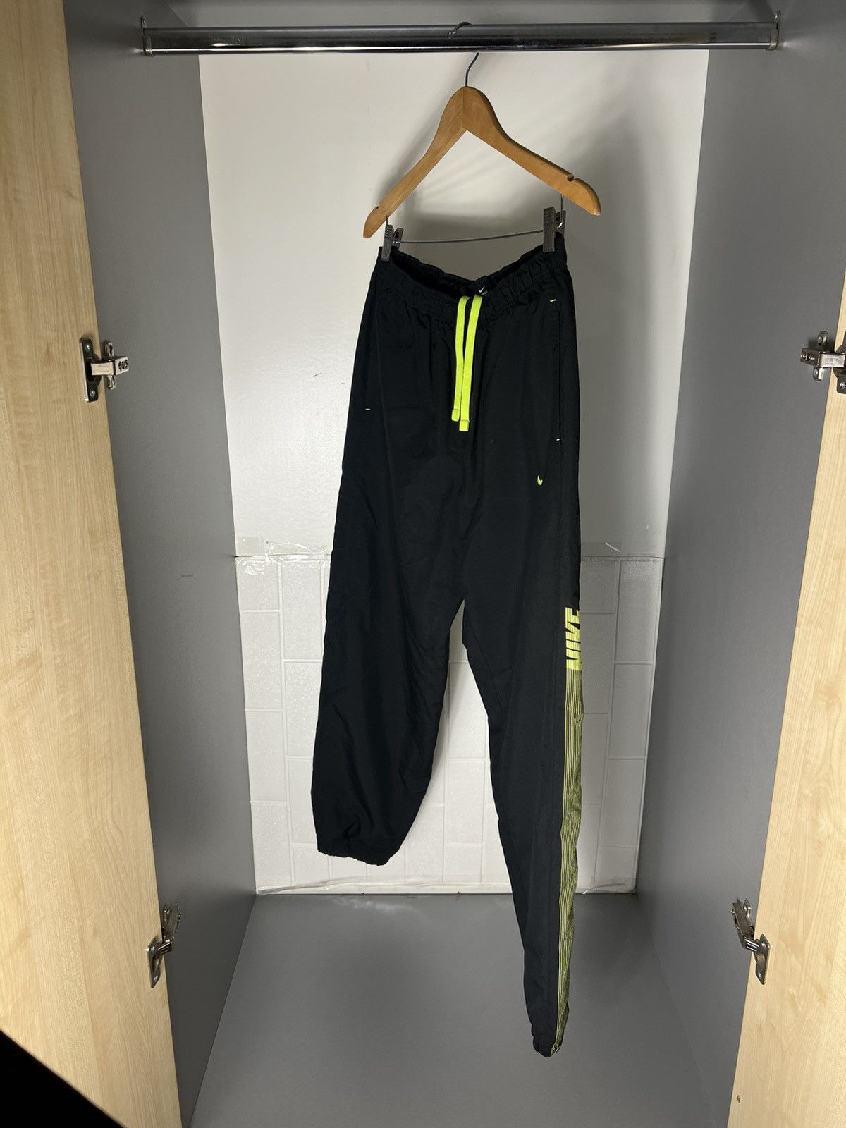Nike VINTAGE NIKE NYLON RETRO SWEATPANTS DRILL SWOOSH Y2K 90s SK8 Size US 32 / EU 48 - 7 Thumbnail