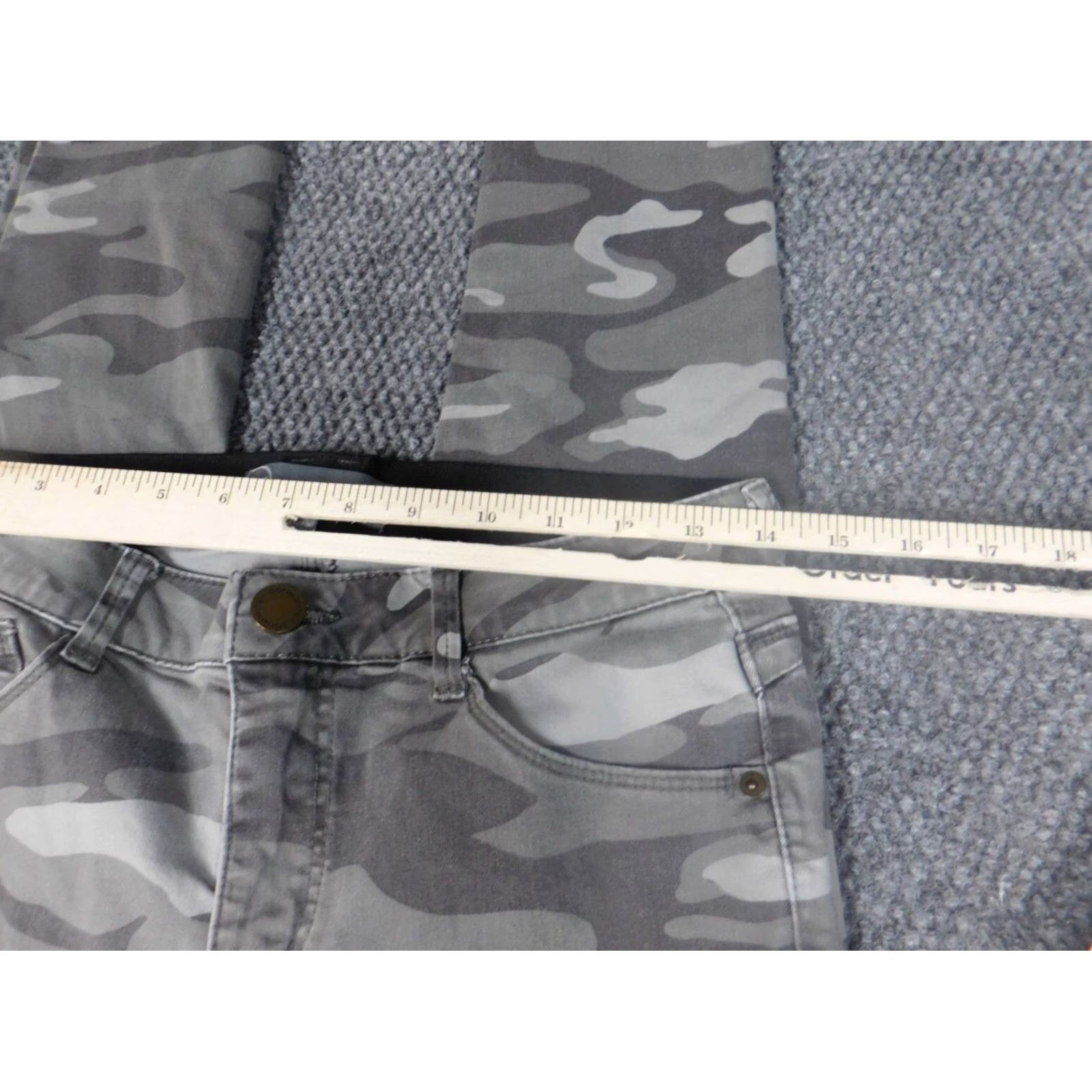Vintage Wit & Wisdom Jeans Womens 4 Gray Skinny Camouflage Camo Denim Zip Pockets Dark Wash 28x24 Regular Men/Women? Size 27" / US 4 / IT 40 - 2 Thumbnail