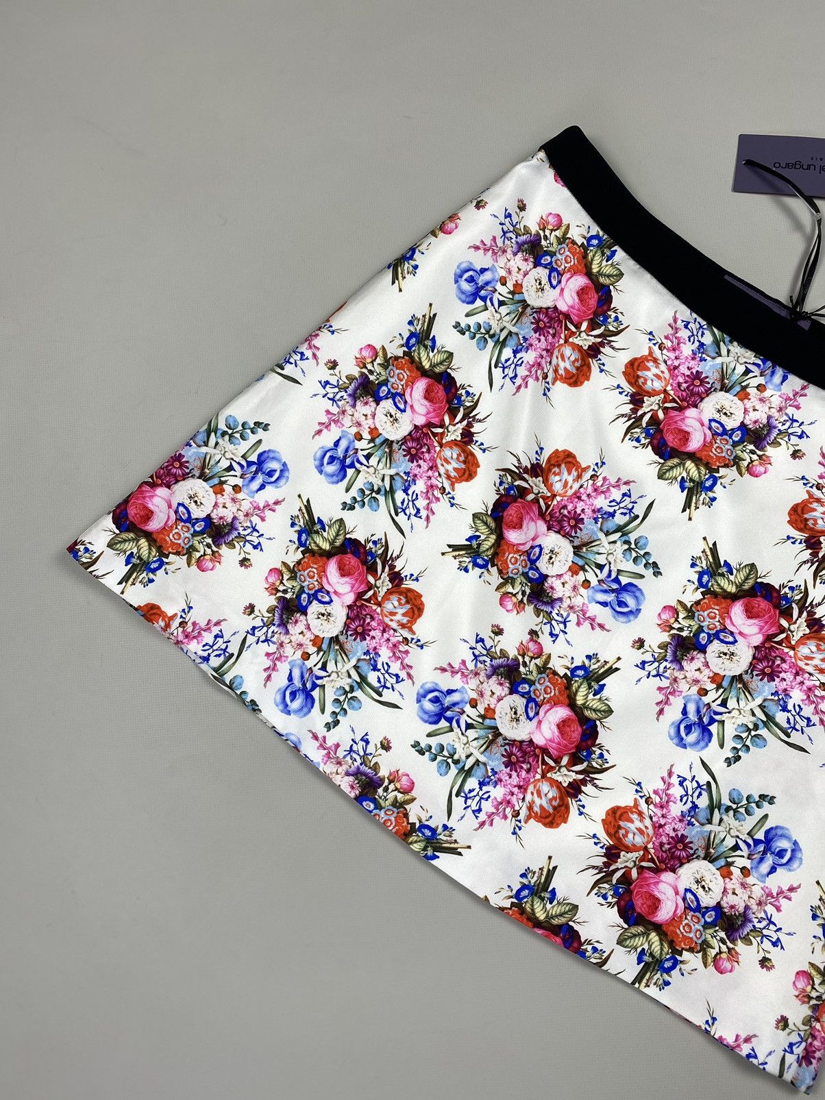 Emanuel Ungaro BNWT! Emanuel Ungaro ladies silk floral patterns skirt Size 28" / US 6 / IT 42 - 5 Thumbnail