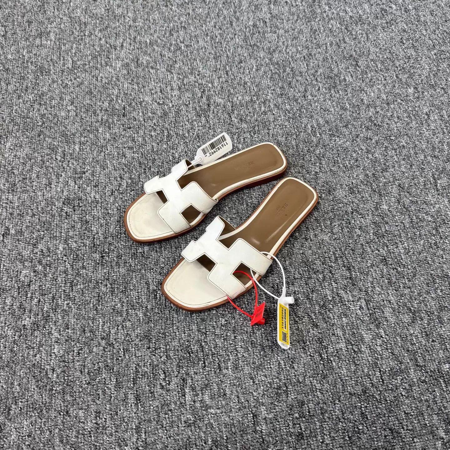 Hermes Hermes Oran White & Brown Sandal 38.5 Size US 8 / IT 38 - 1 Thumbnail