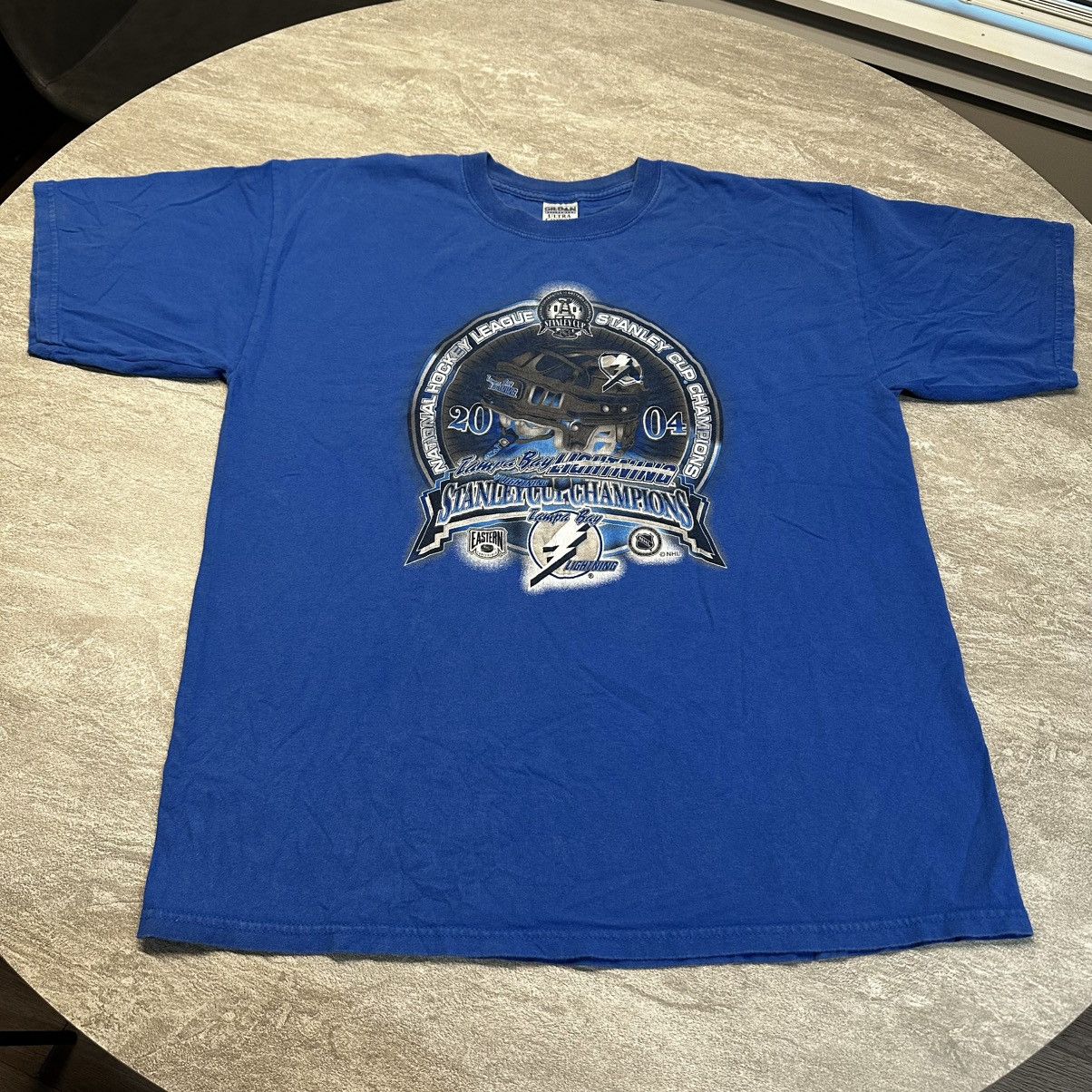 NHL × Vintage Vintage 2004 Tampa Bay Lightning Stanley Cup Champions Tee Size US XL / EU 56 / 4 - 1 Thumbnail