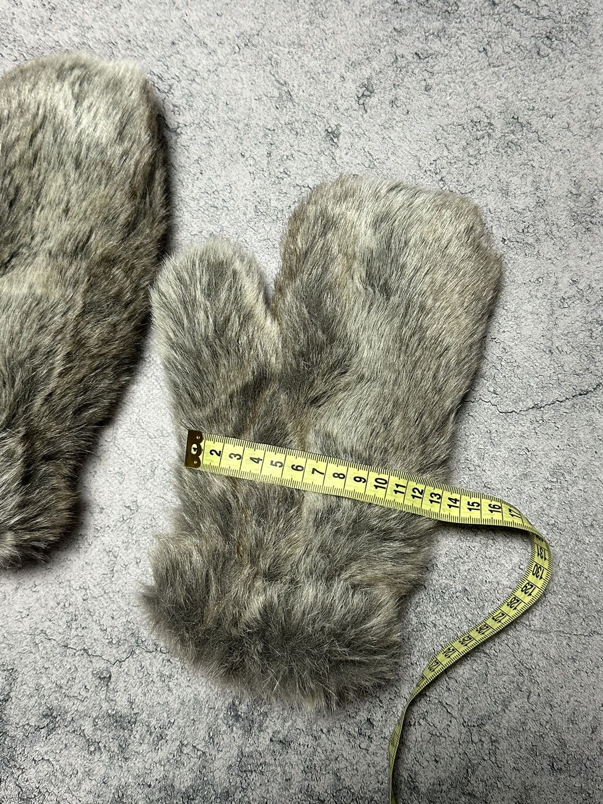 If Six Was Nine Vintage Y2K Fuzzy Faux Fur Gloves Size ONE SIZE - 7 Thumbnail