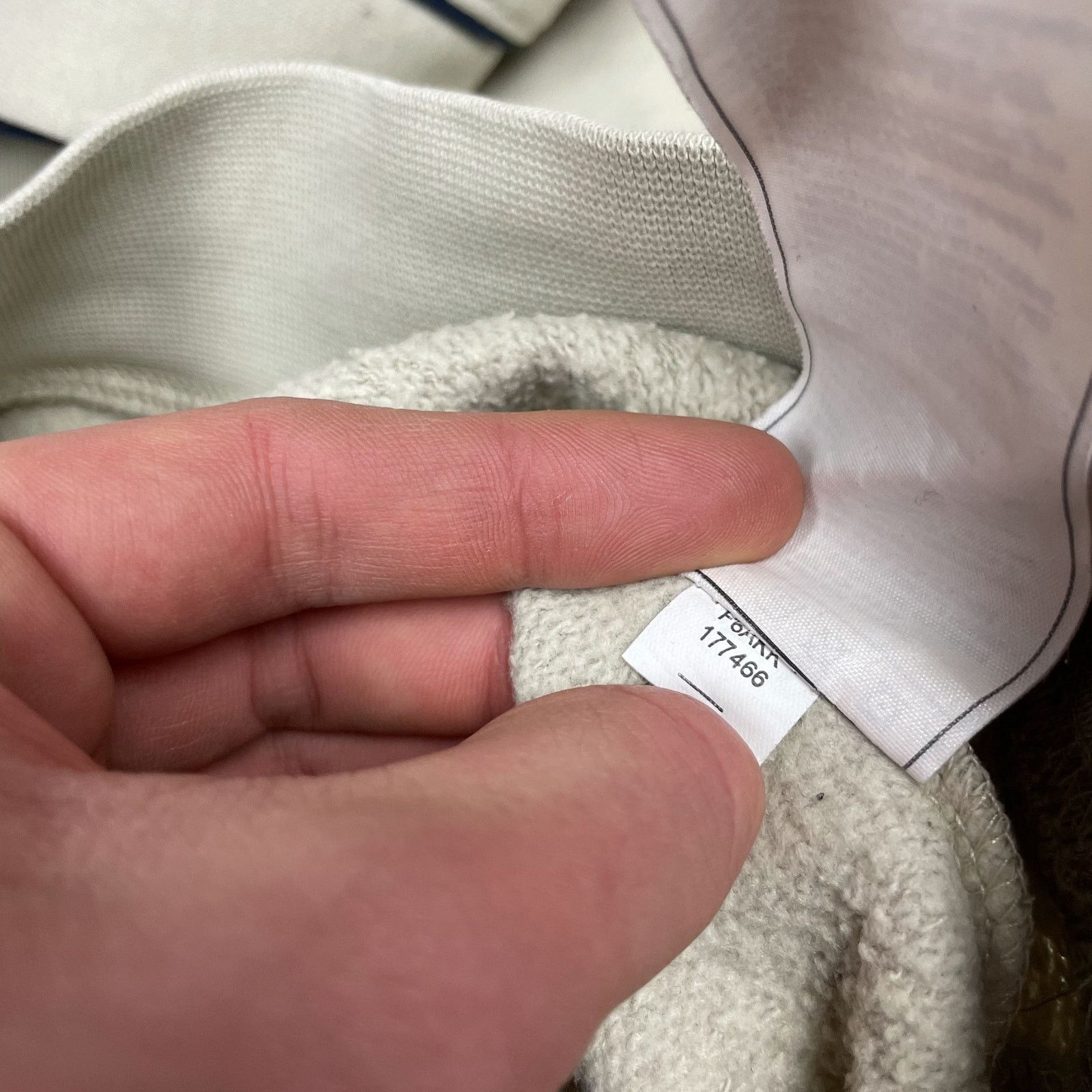 Nike × Vintage Nike Men Beige Crew Neck Long Sleeve Fleece Sweatshirt Small Size US S / EU 44-46 / 1 - 11 Thumbnail