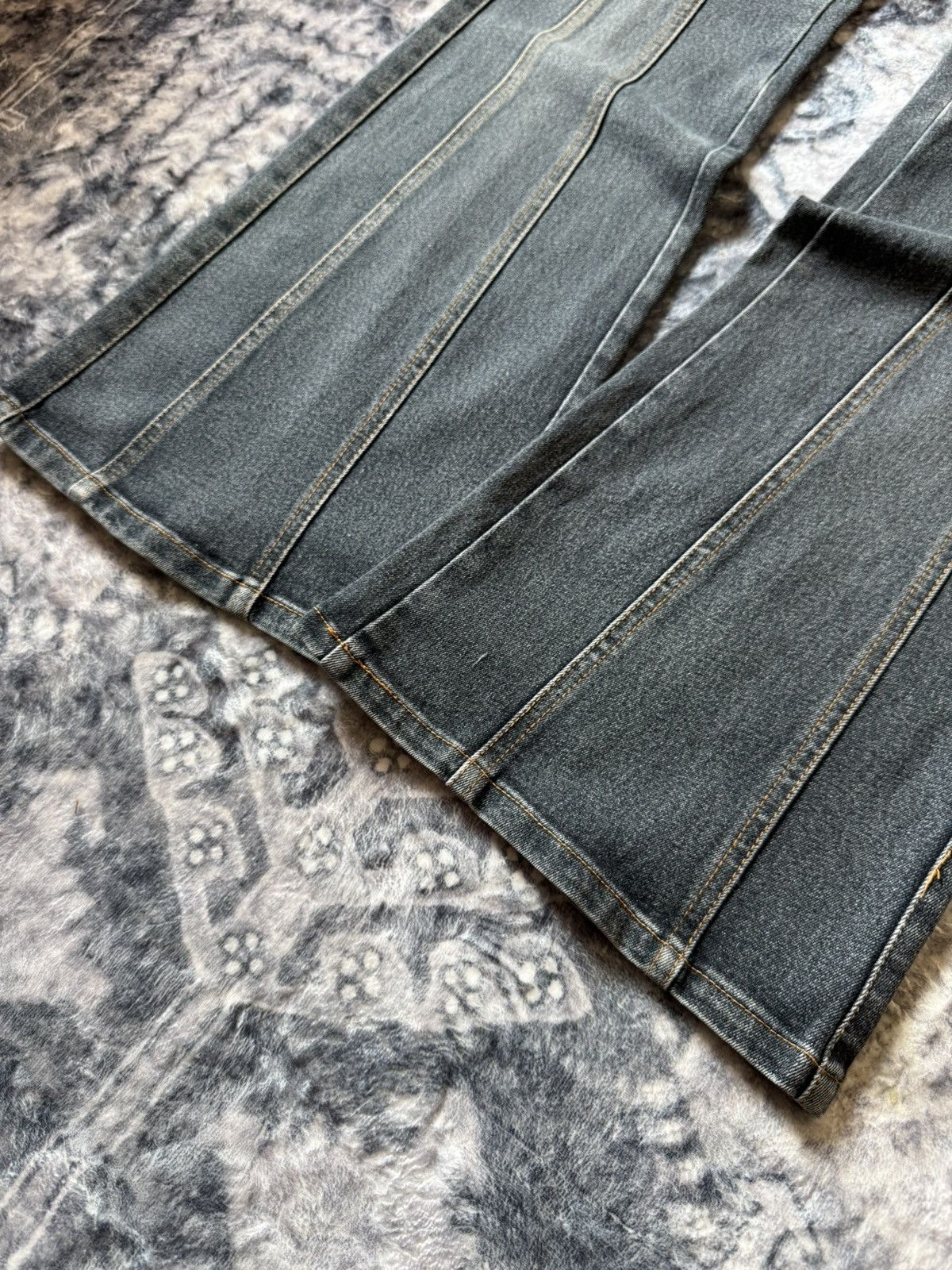 If Six Was Nine Full Heart Japan Tribal Paneled Faded Wash Flared Jeans Size US 27 - 7 Thumbnail