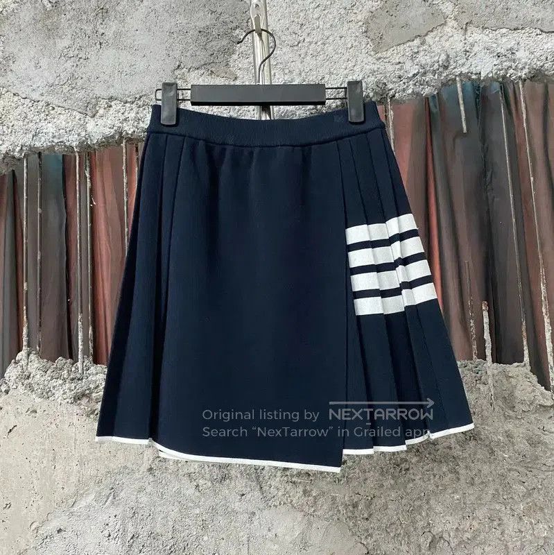 Thom Browne Thom Browne Pleated Blue Skirt for Women . Size 24" / US 00 / IT 34 - 1 Thumbnail