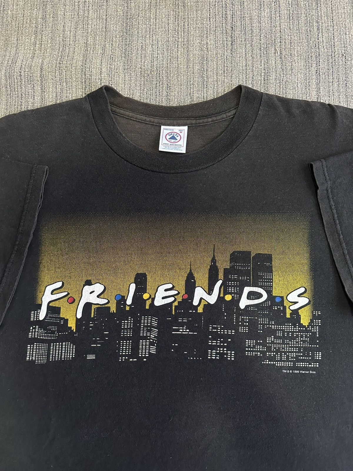 Vintage Vintage 90’s Friends American Television Sitcom Rare USA Size US L / EU 52-54 / 3 - 1 Thumbnail
