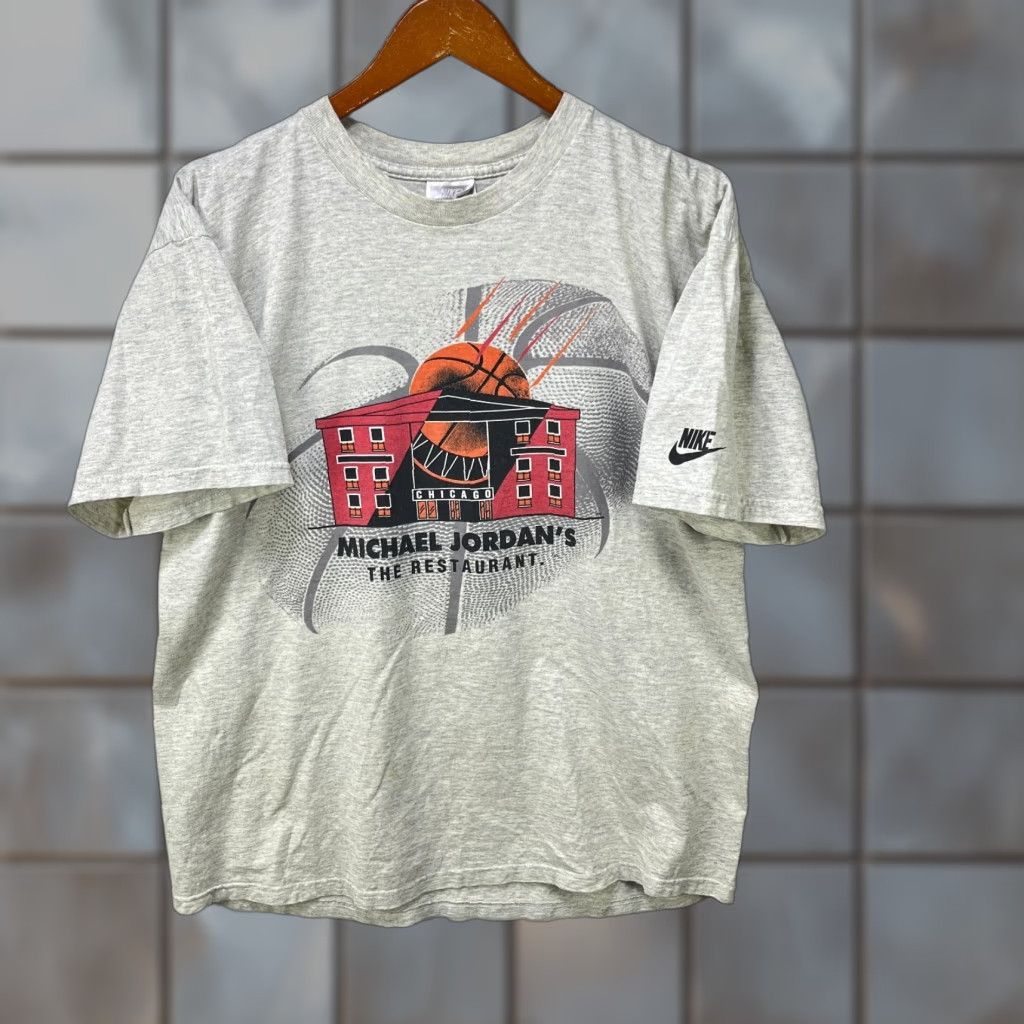 Nike VINTAGE Nike T-Shirt 90s Michael Jordan's Restaurant Gray L Men Shirt Short Sleeve Crew Neck Logo 1990s Skull All Seasons Nike Air Size US L / EU 52-54 / 3 - 1 Thumbnail