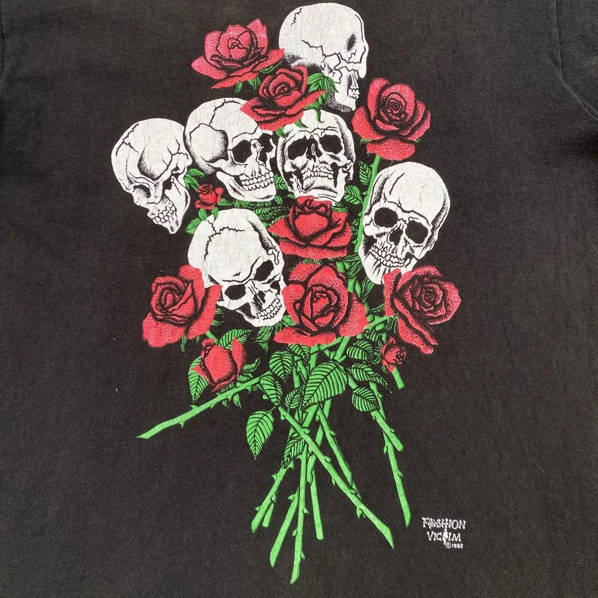 Vintage 90s Fashion Victim Skull Roses Tshirt