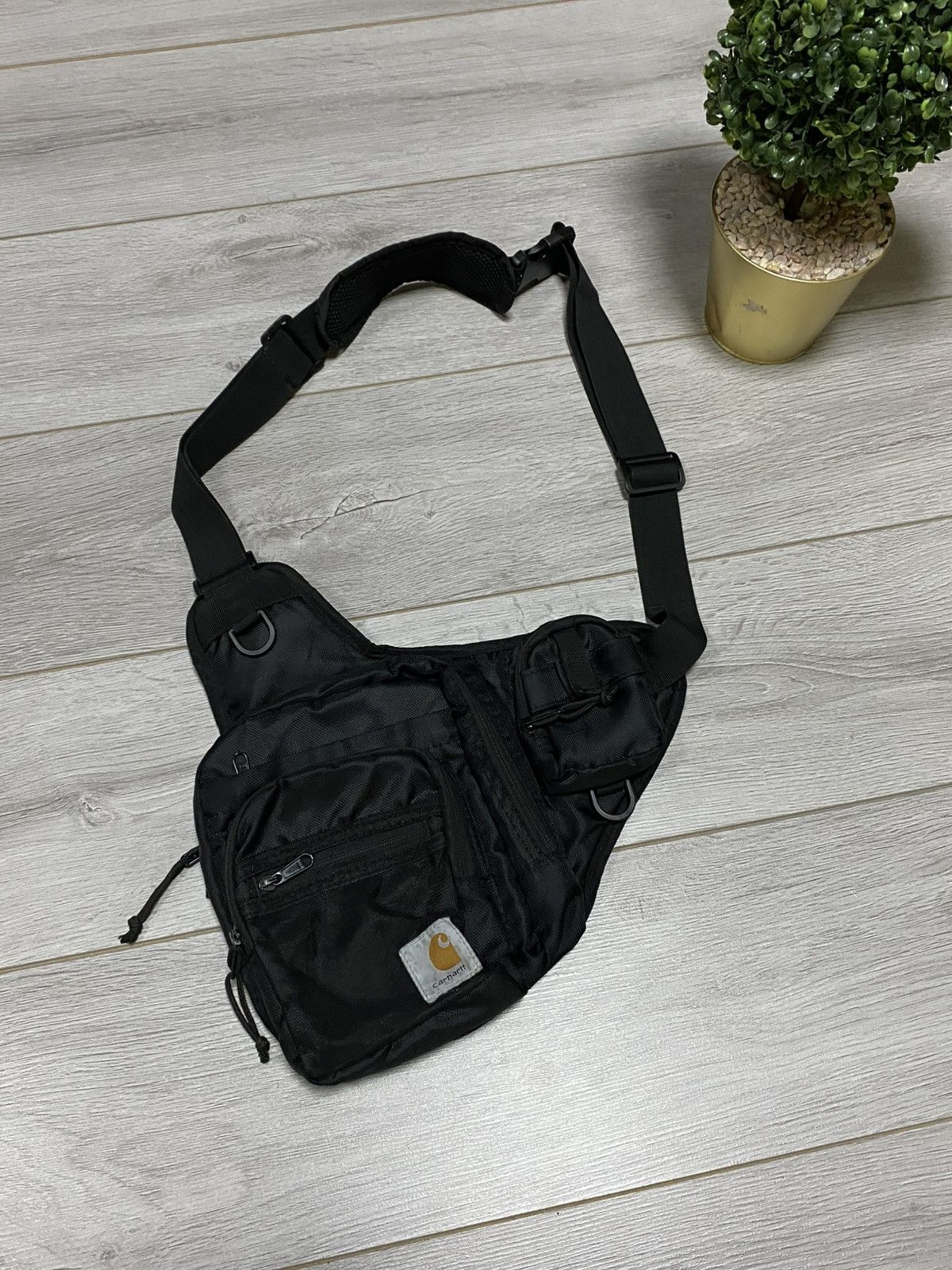 Carhartt Carhartt vintage y2k distressed sling bag waterproof Size ONE SIZE - 1 Thumbnail