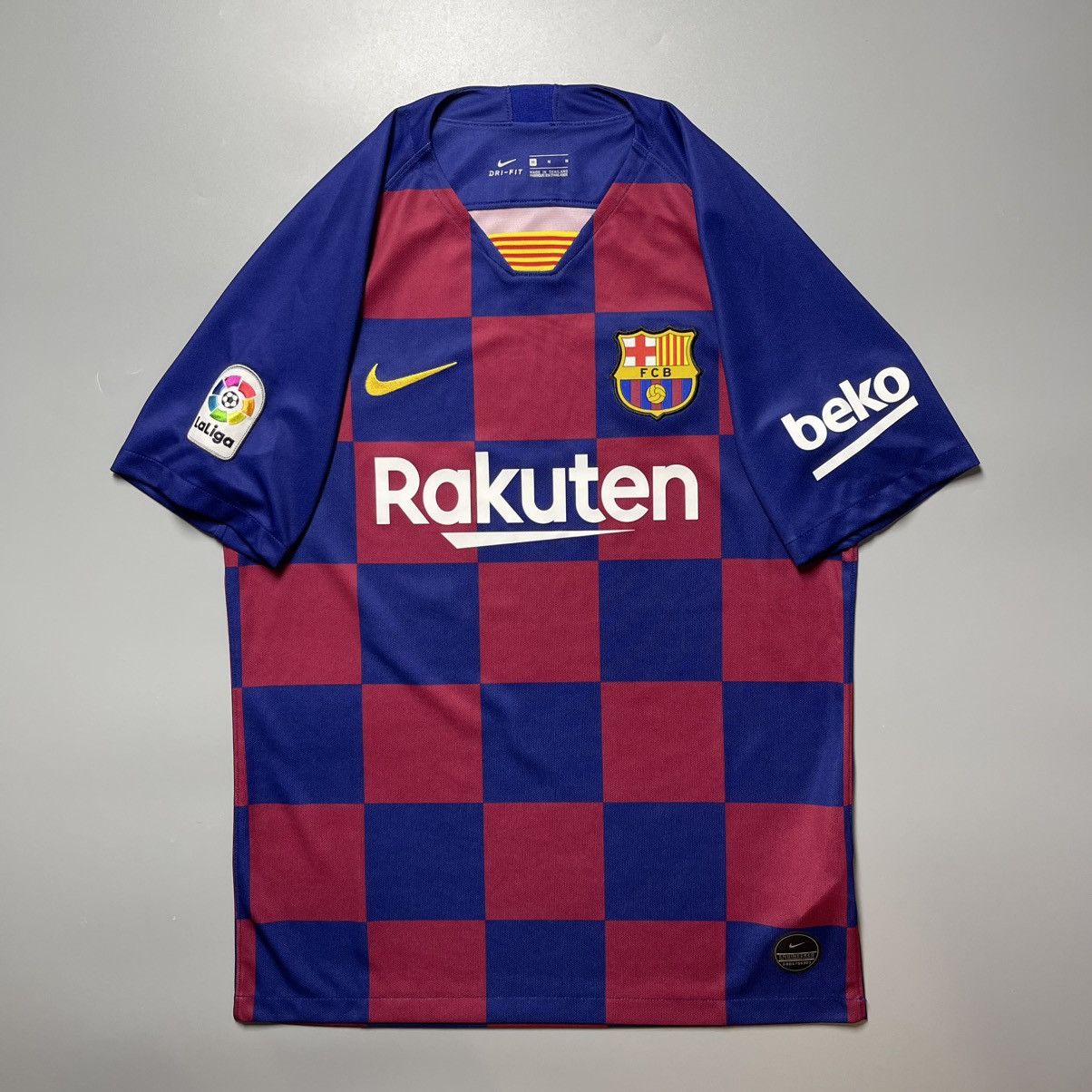 Vintage BARCELONA NIKE 2019/2020 FOOTBALL HOME JERSEY #10 MESSI Size US M / EU 48-50 / 2 - 2 Thumbnail