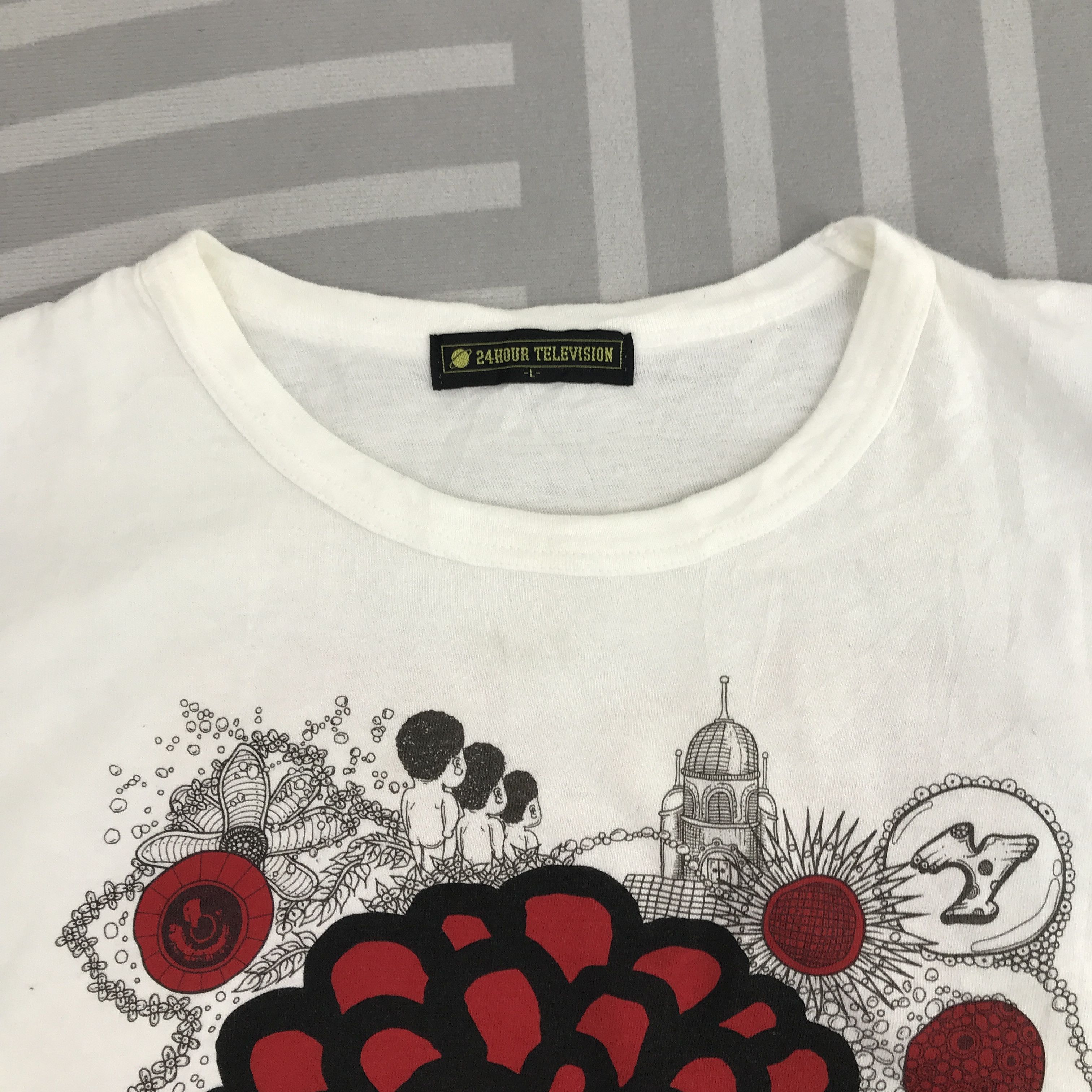 Japanese Brand × Vintage × Yayoi Kusama Vintage Yayoi kusama Love design T-shirt Size US L / EU 52-54 / 3 - 6 Thumbnail